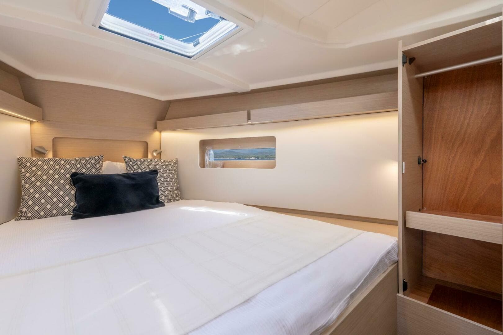 2027 Beneteau Oceanis 37.1 for Sale in South Dartmouth, Massachusetts Monohull 4