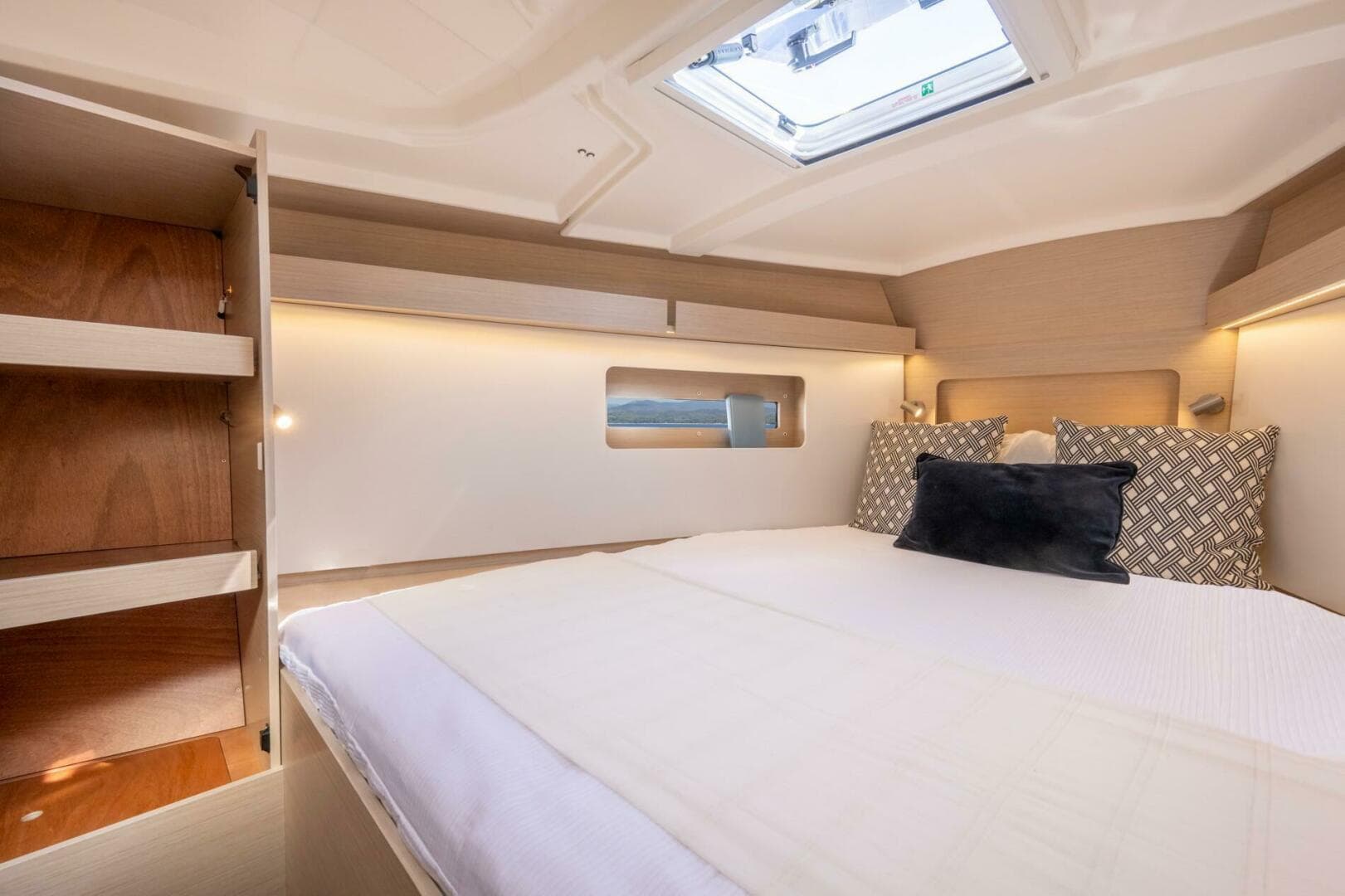 2027 Beneteau Oceanis 37.1 for Sale in South Dartmouth, Massachusetts Monohull 5