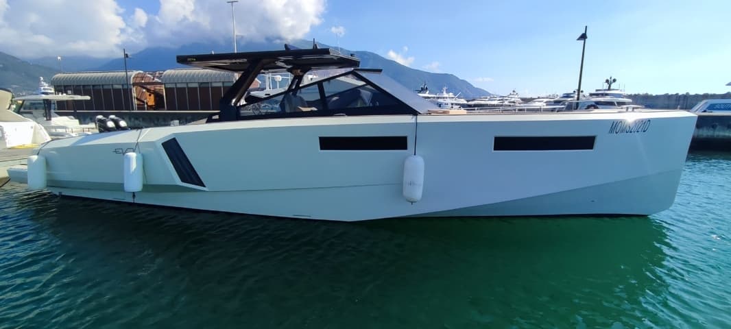 2021 Evo Yachts R4 WA for Sale in Naples, IT Walk-around Boats 2