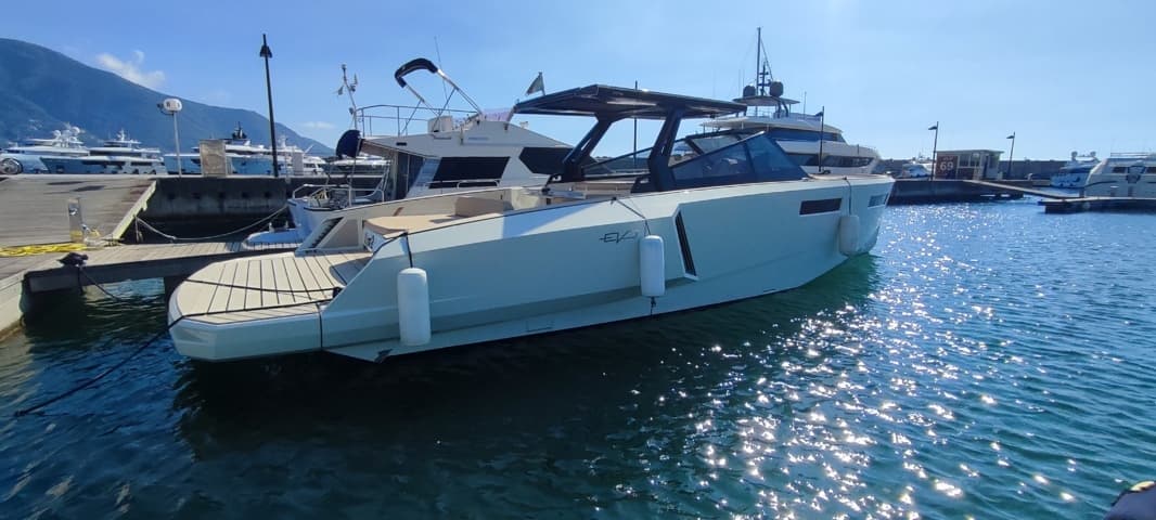 2021 Evo Yachts R4 WA for Sale in Naples, IT Walk-around Boats 3