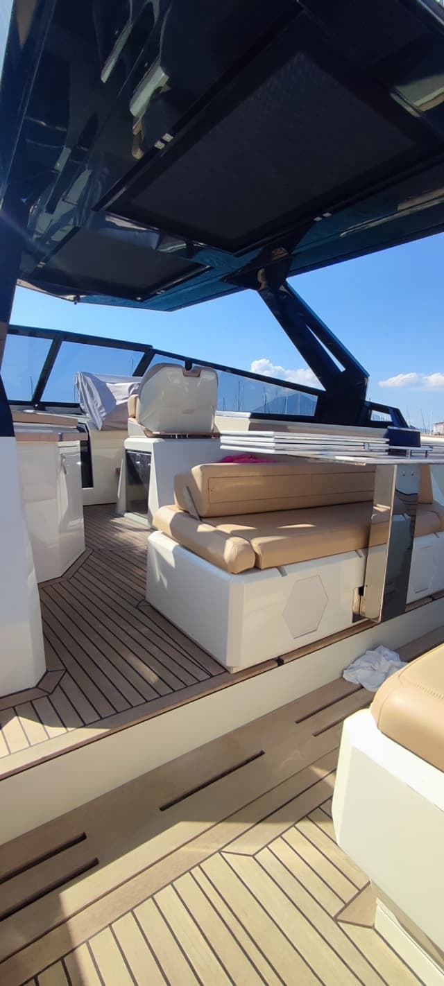 2021 Evo Yachts R4 WA for Sale in Naples, IT Walk-around Boats 4
