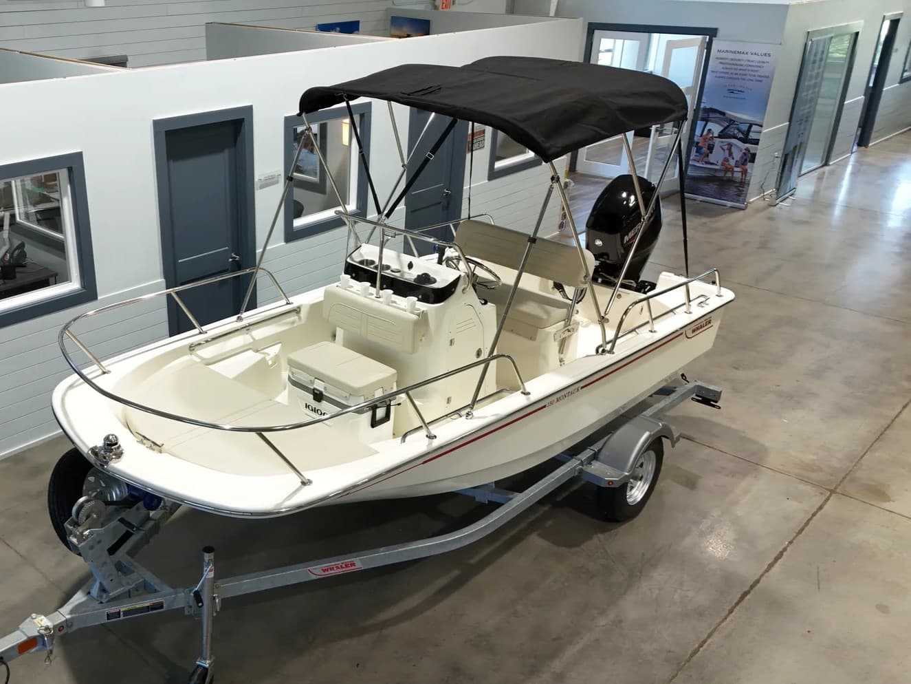 2027 Boston Whaler 150 Montauk zum Verkauf in Cornelius, North Carolina Center Console 4
