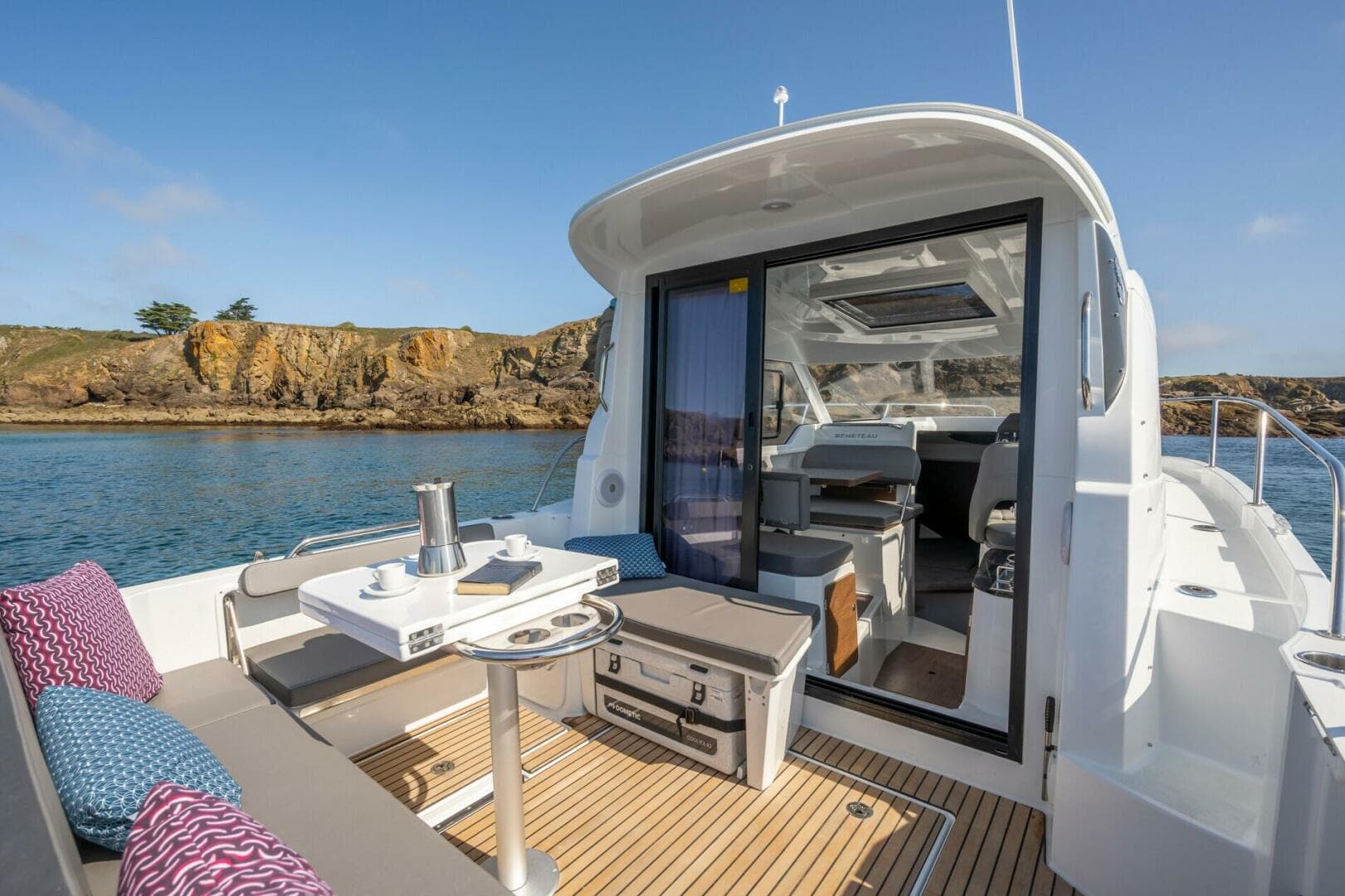 2027 Beneteau Antares 8 in vendita a Dartmouth, Massachusetts Motor Yacht 4