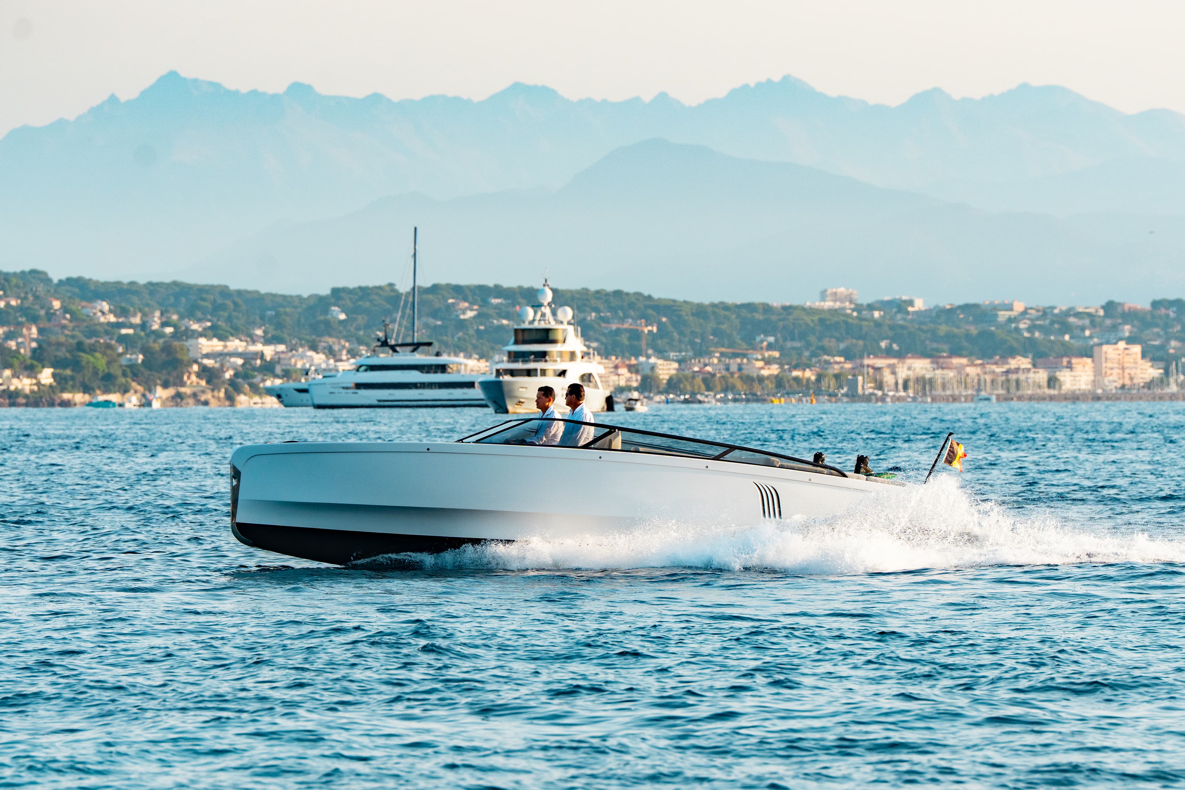 2028 B-CRAFT Akoya for Sale in Ashburn, VA Day Boats 3