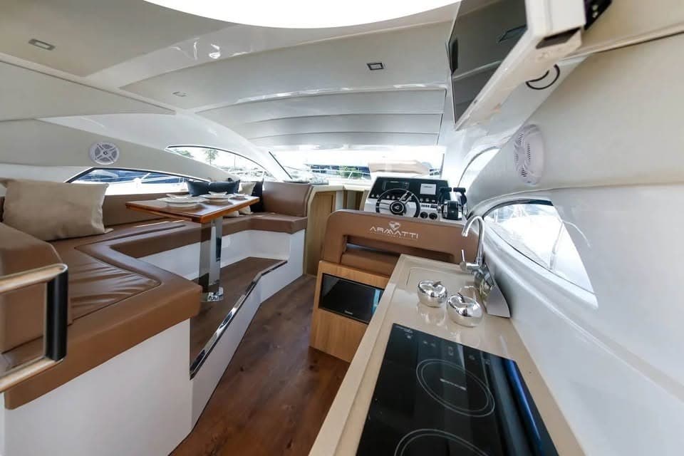 2022 Armatti 420 Sport Fly a la venta en Miami, FL Motor Yacht 3
