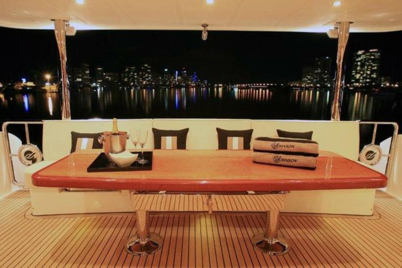 2027 Johnson Yachts 83 a la venta en Kaohsiung, TW Motor Yacht 3