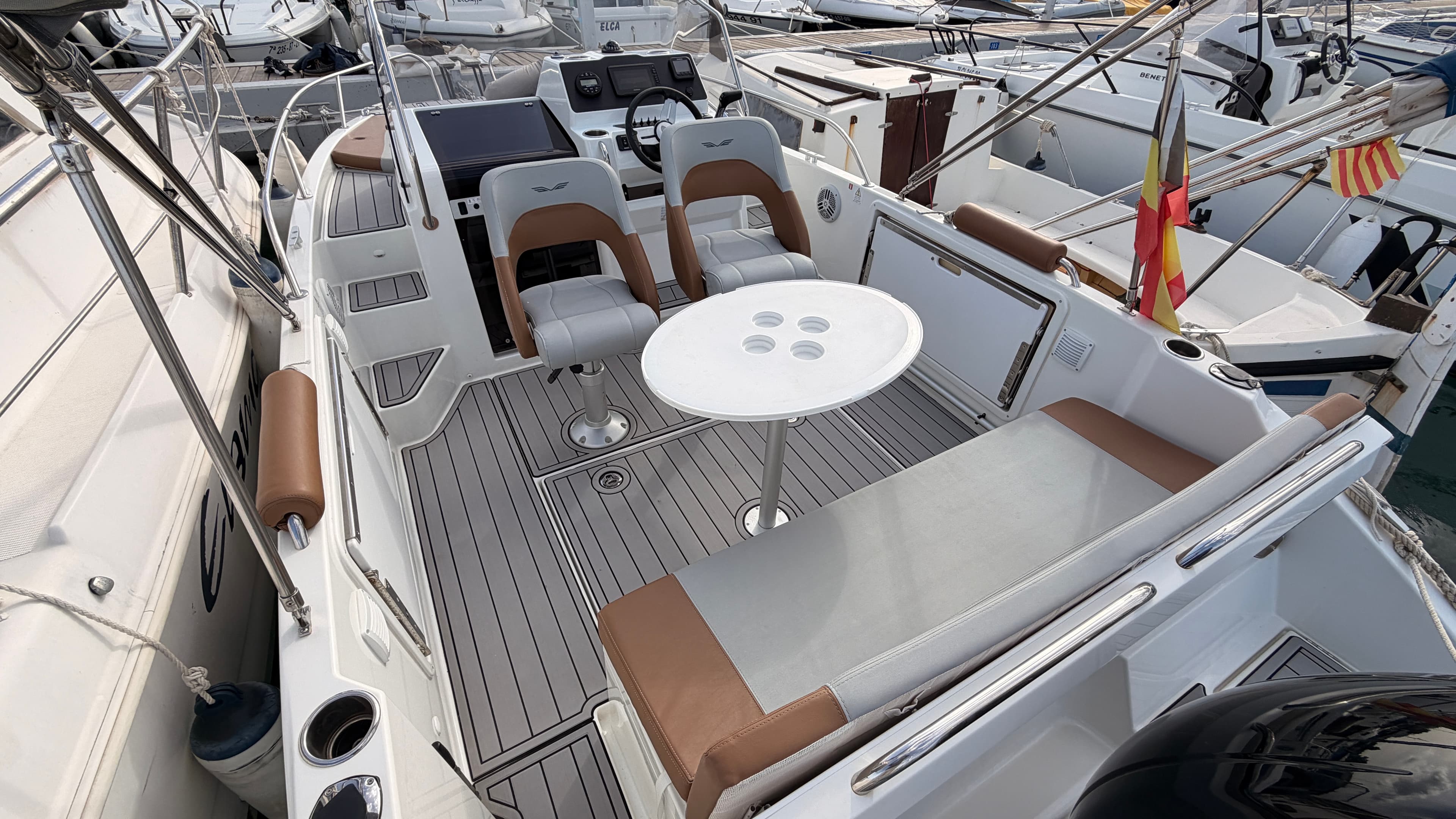2023 Beneteau Flyer 7 SUNdeck zum Verkauf in Viladamat, ES Center Console 5
