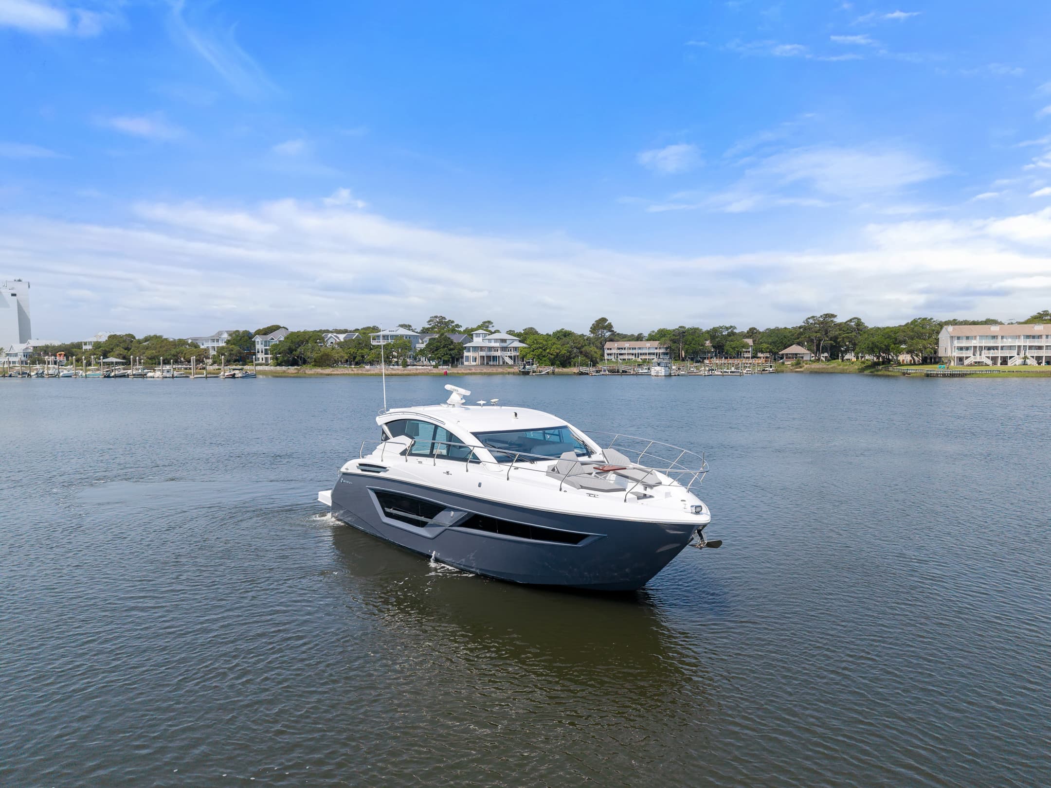 2023 Cruisers Yachts 46 Cantius zum Verkauf in Wrightsville Beach, North Carolina Express Cruiser 2