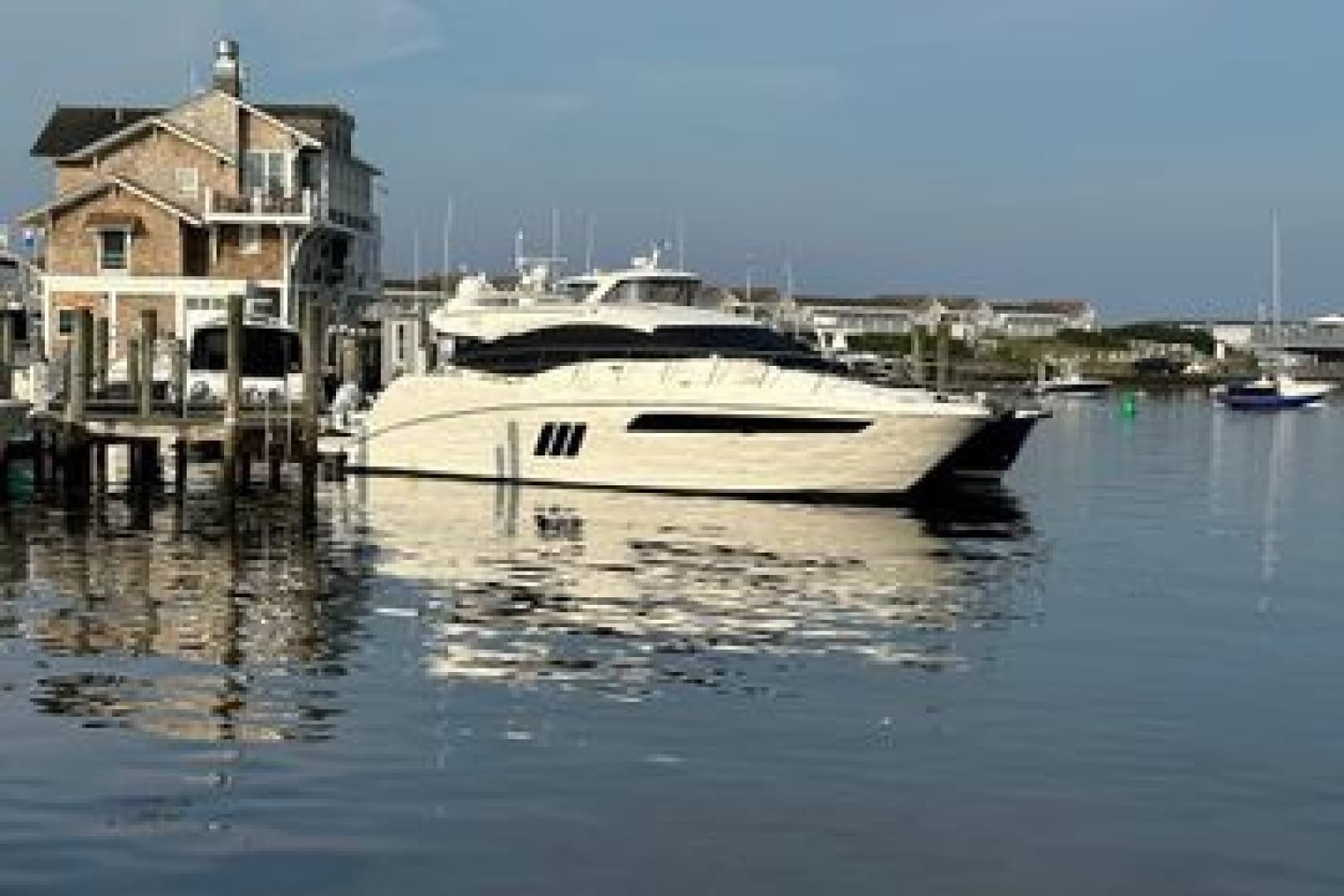 2018 Sea Ray L590 for Sale in Mystic, Connecticut Motor Yacht 2