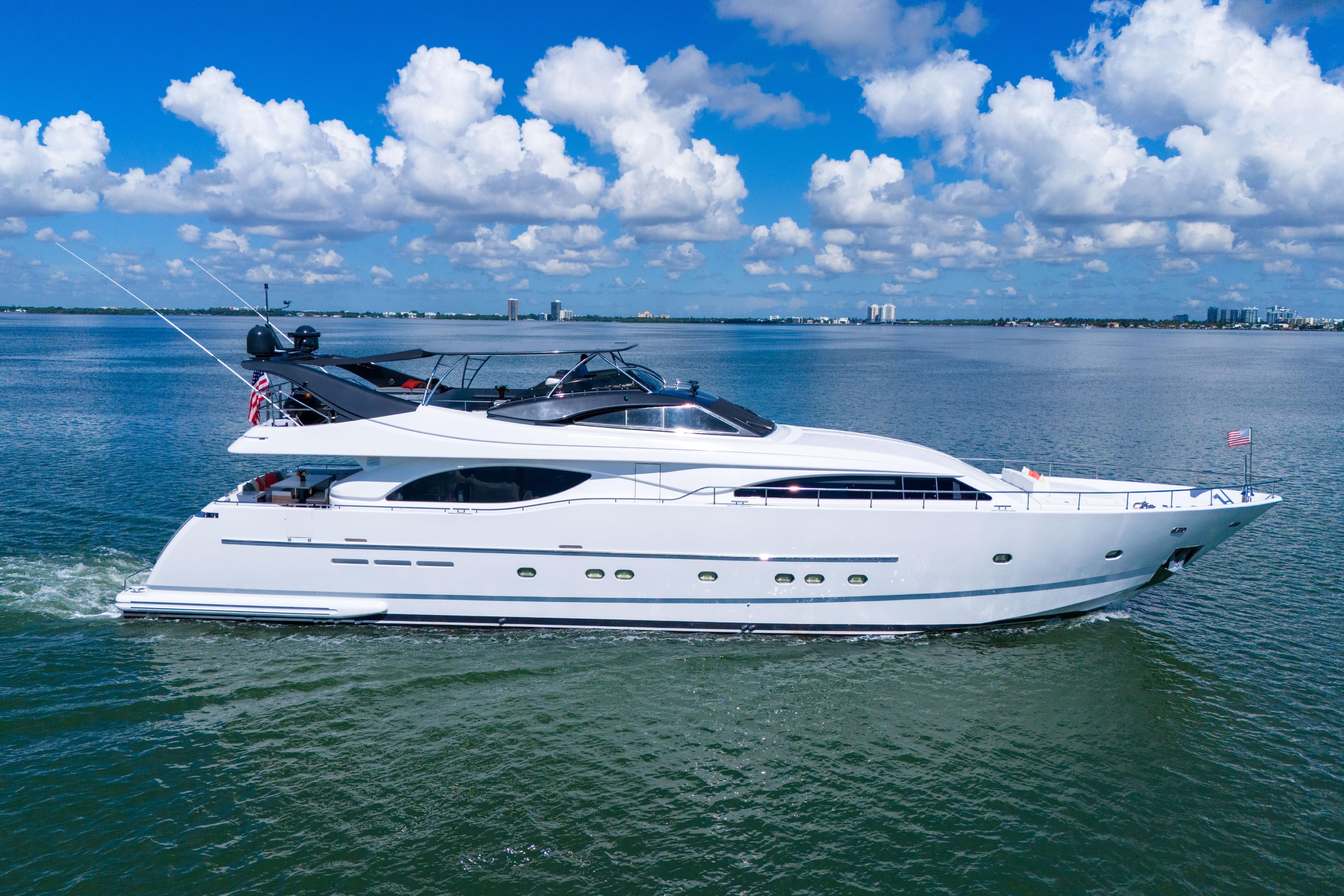 2002 Ferretti Yachts Custom Line 94' te koop in Miami Beach, Florida Flybridge 5