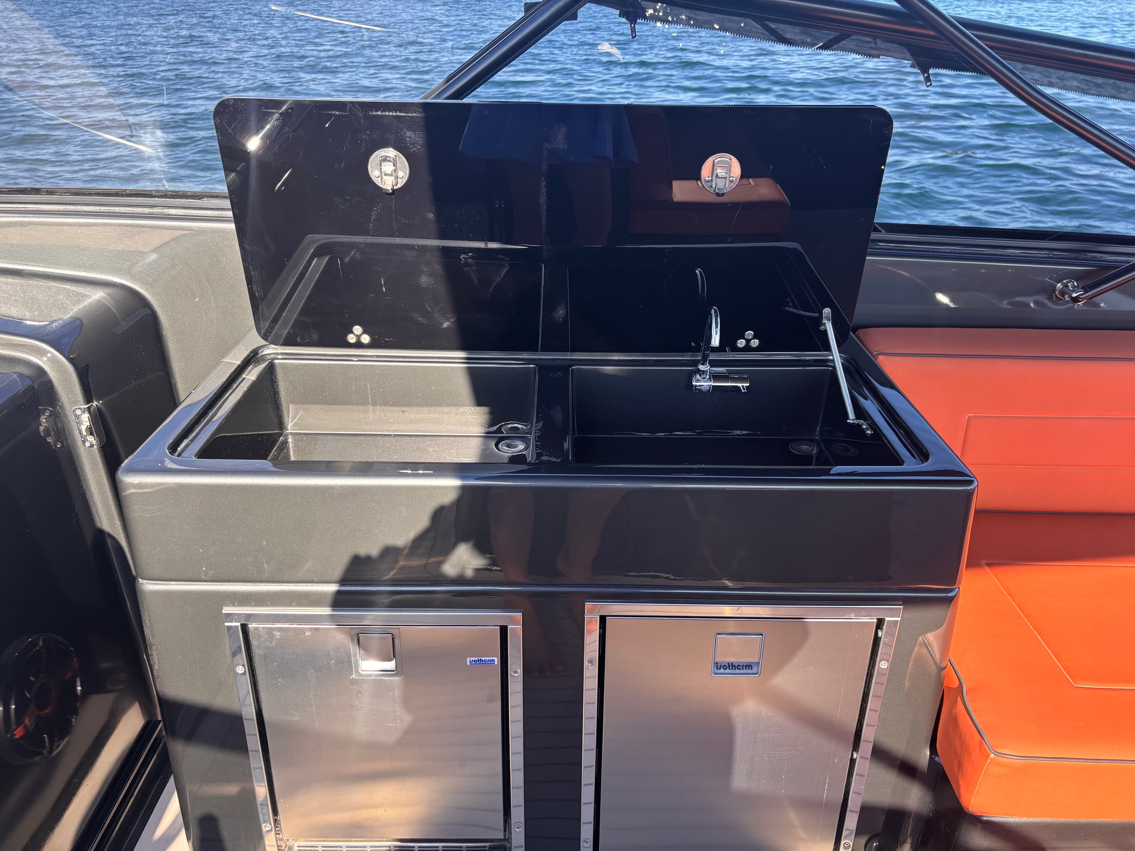 2024 VanDutch Yachts 40 for Sale in Cogolin, FR Day Boats 5