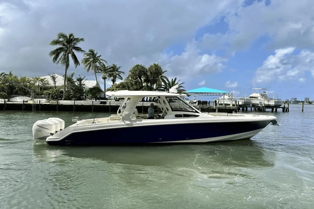 2019 Boston Whaler 350 Realm zum Verkauf in West Palm Beach, Florida Bowrider 3
