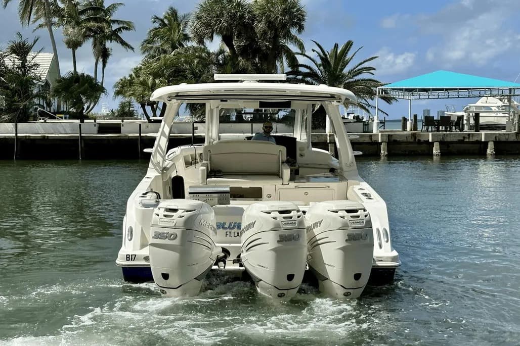 2019 Boston Whaler 350 Realm zum Verkauf in West Palm Beach, Florida Bowrider 5