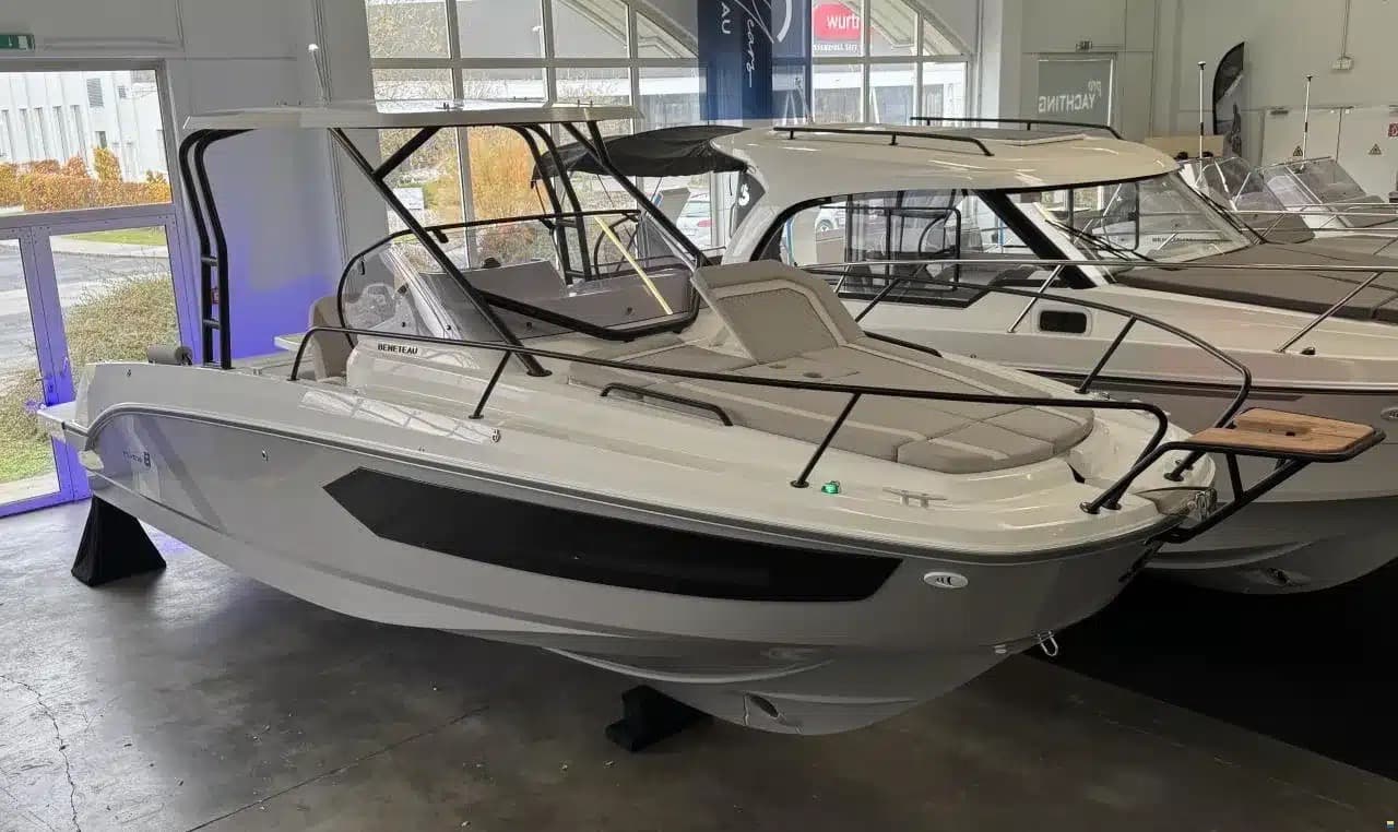 2027 Beneteau Flyer 8 SUNdeck zum Verkauf in Viladamat, ES Center Console