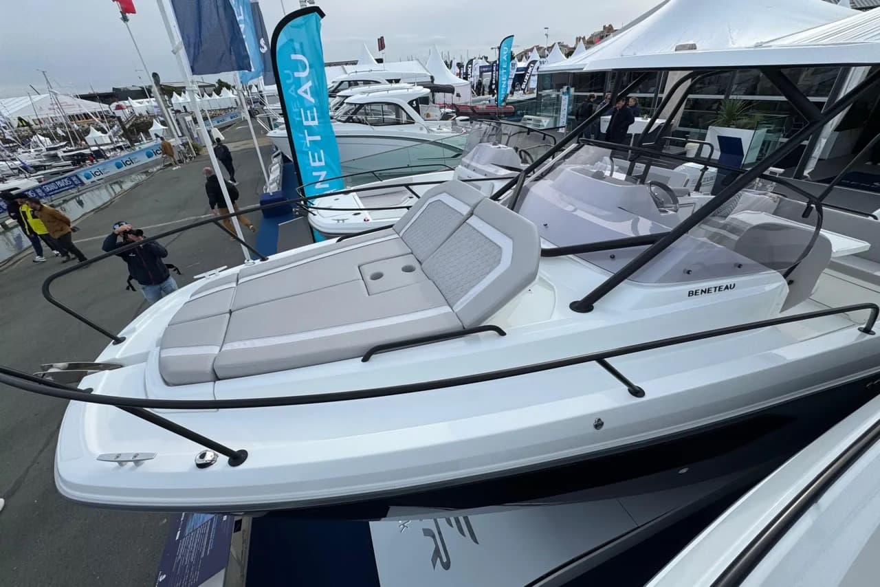 2027 Beneteau Flyer 8 SUNdeck zum Verkauf in Viladamat, ES Center Console 2