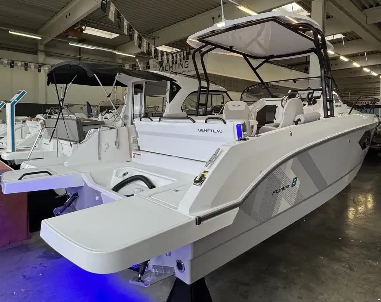 2027 Beneteau Flyer 8 SUNdeck zum Verkauf in Viladamat, ES Center Console 3