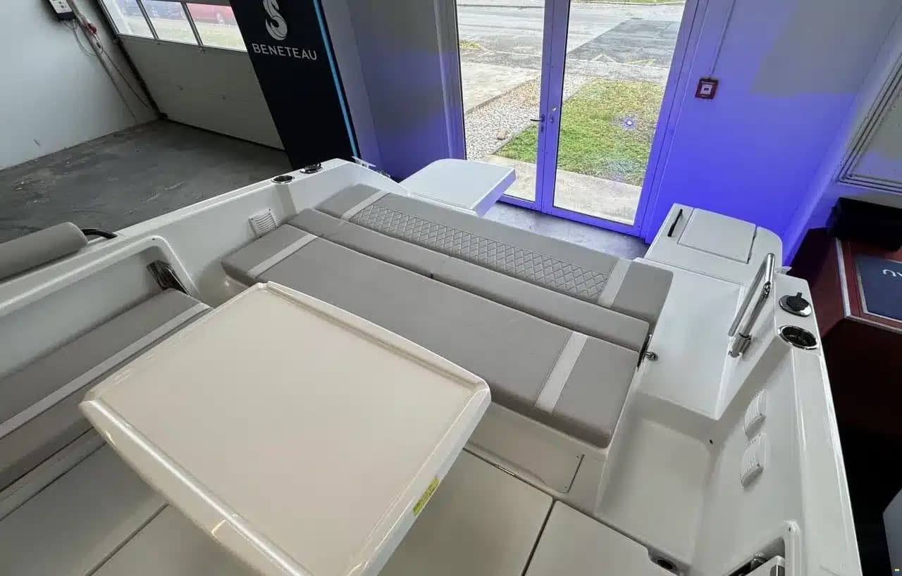 2027 Beneteau Flyer 8 SUNdeck zum Verkauf in Viladamat, ES Center Console 5