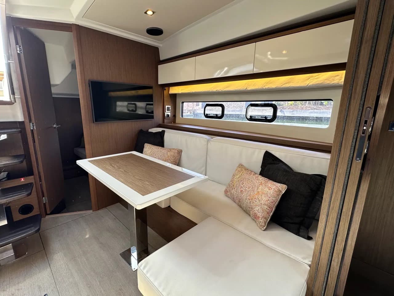 2017 Jeanneau Leader 40 for Sale in L'Escala, ES Express Cruiser 5