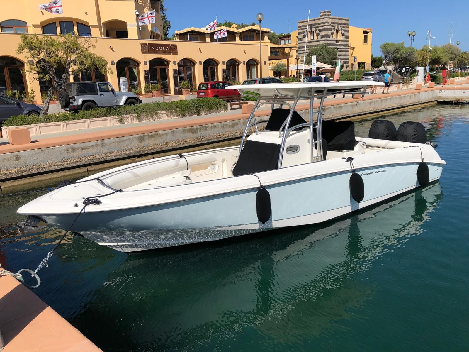 2007 Boston Whaler 320 Outrage in vendita a Olbia, IT Center Console