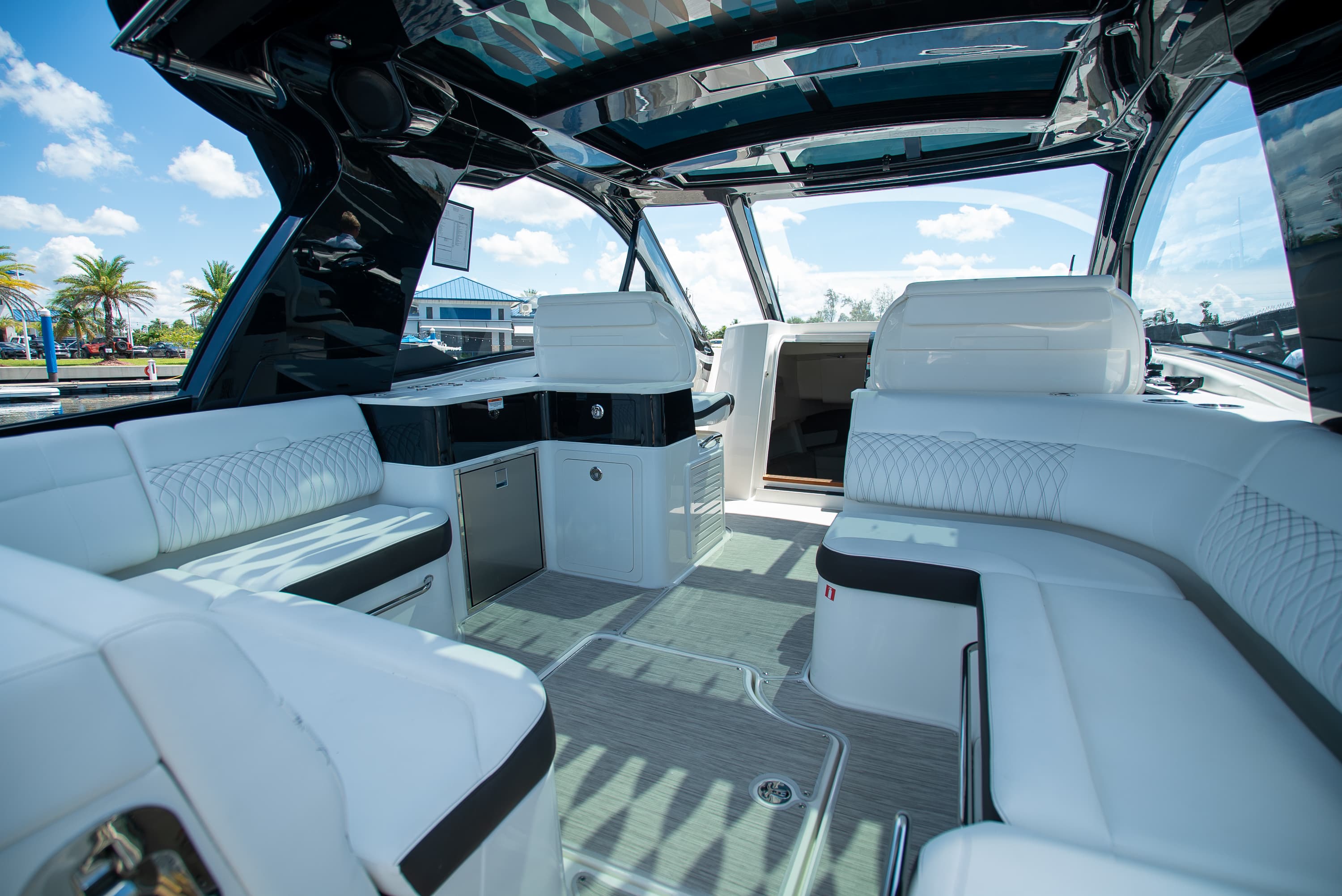 2026 Sea Ray Sundancer 370 Outboard in vendita a Fort Myers, FL Bowrider 5
