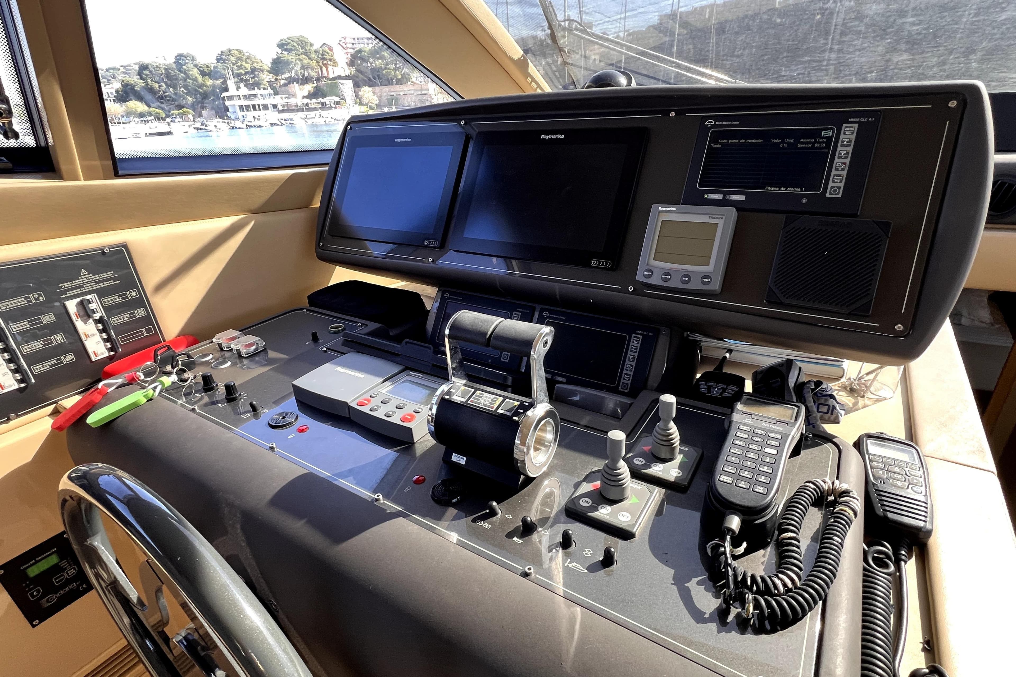 2005 Ferretti Yachts 550 zum Verkauf in Girona, ES Flybridge 3