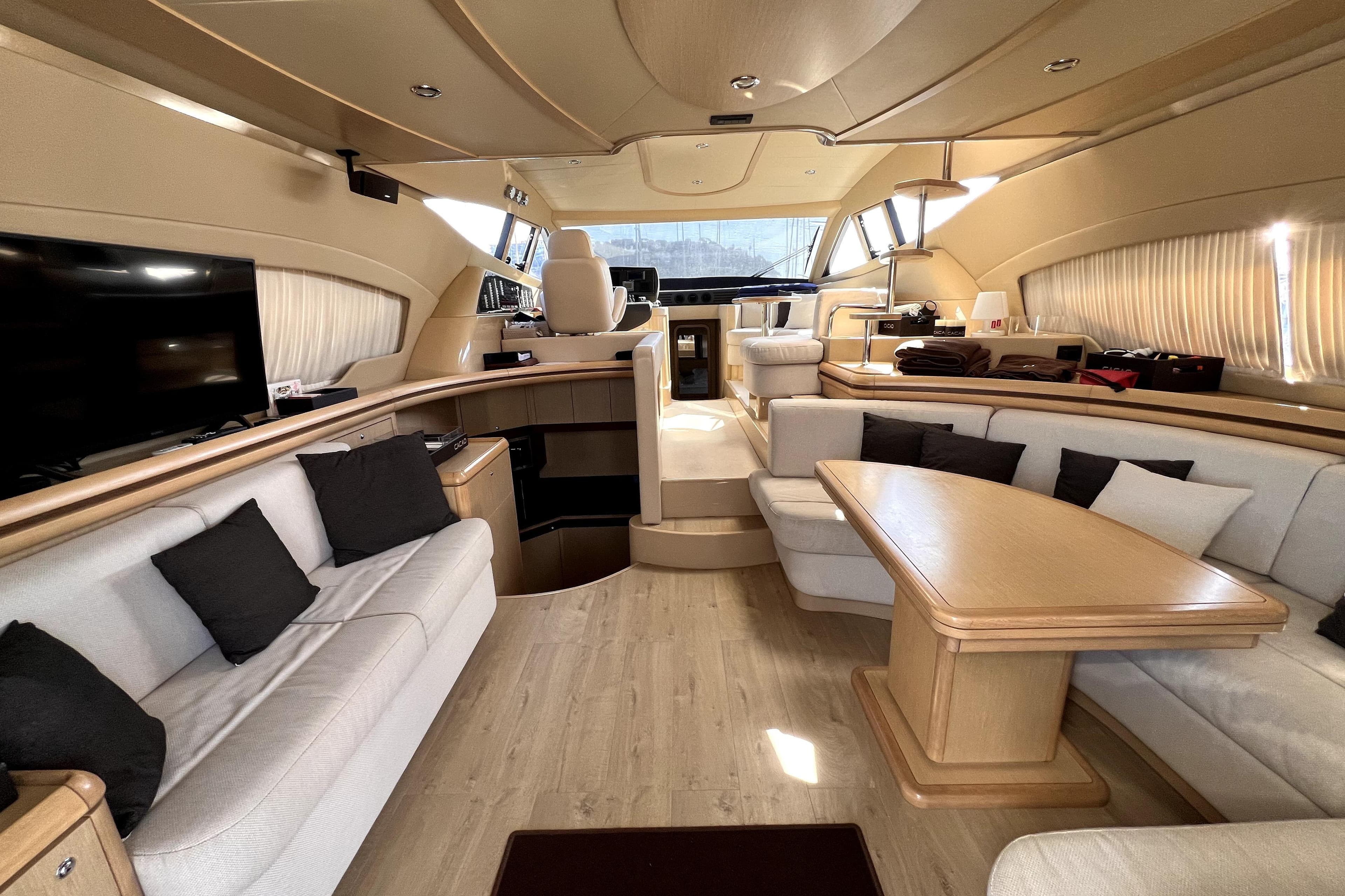2005 Ferretti Yachts 550 zum Verkauf in Girona, ES Flybridge 5