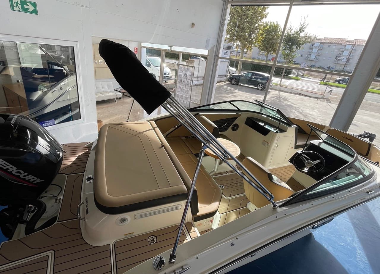 2025 Sea Ray SPX 190 Outboard for Sale in Viladamat, ES Bowrider