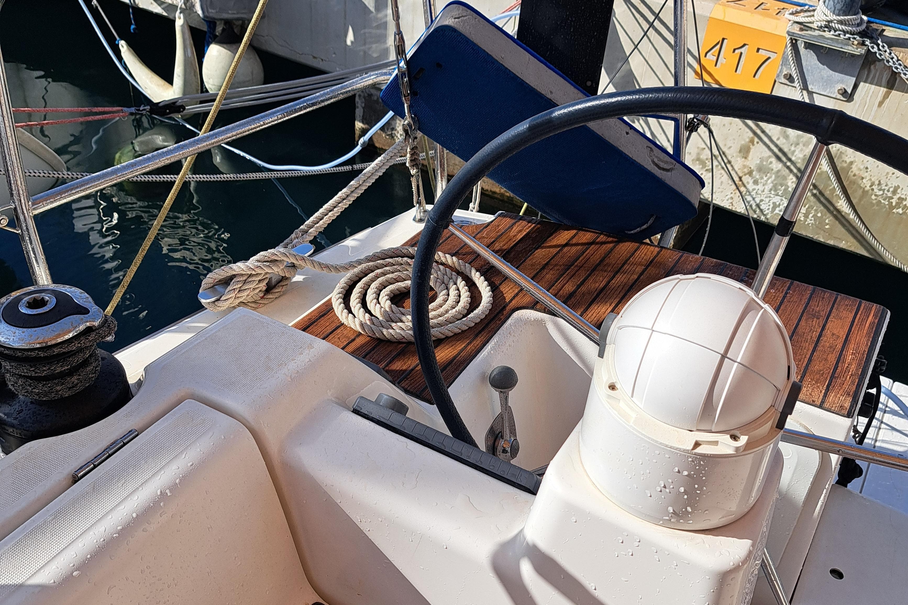 2011 Dufour 375 Grand Large in vendita a Marseille, FR Sloop 5