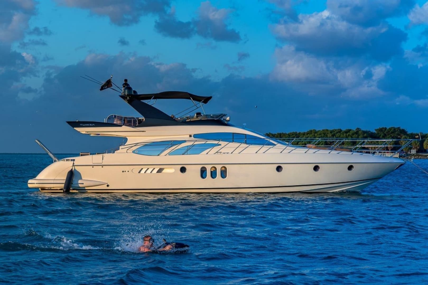 2007 Azimut 62 in vendita a Miami Beach, Florida Flybridge