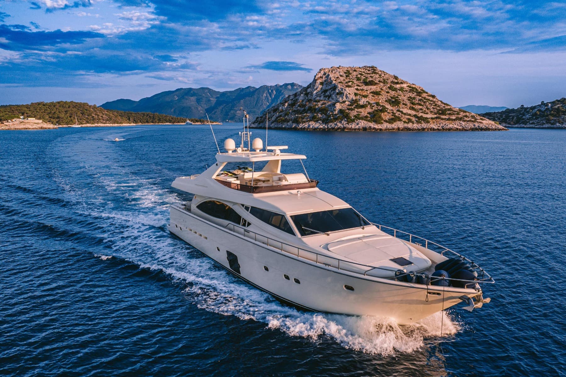 2009 Ferretti Yachts 830 for Sale in Athens, GR Flybridge