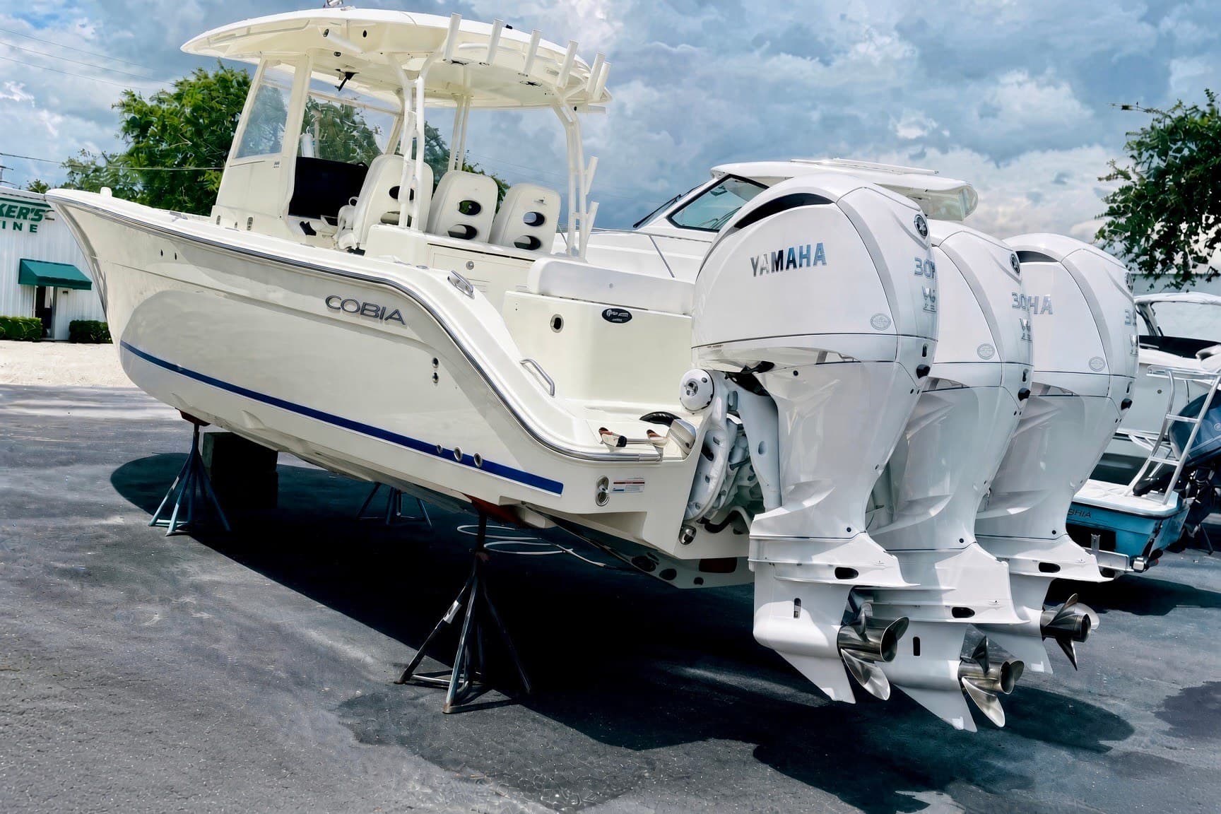 2024 Cobia 350 CC zum Verkauf in Marco Island, FL Center Console 3