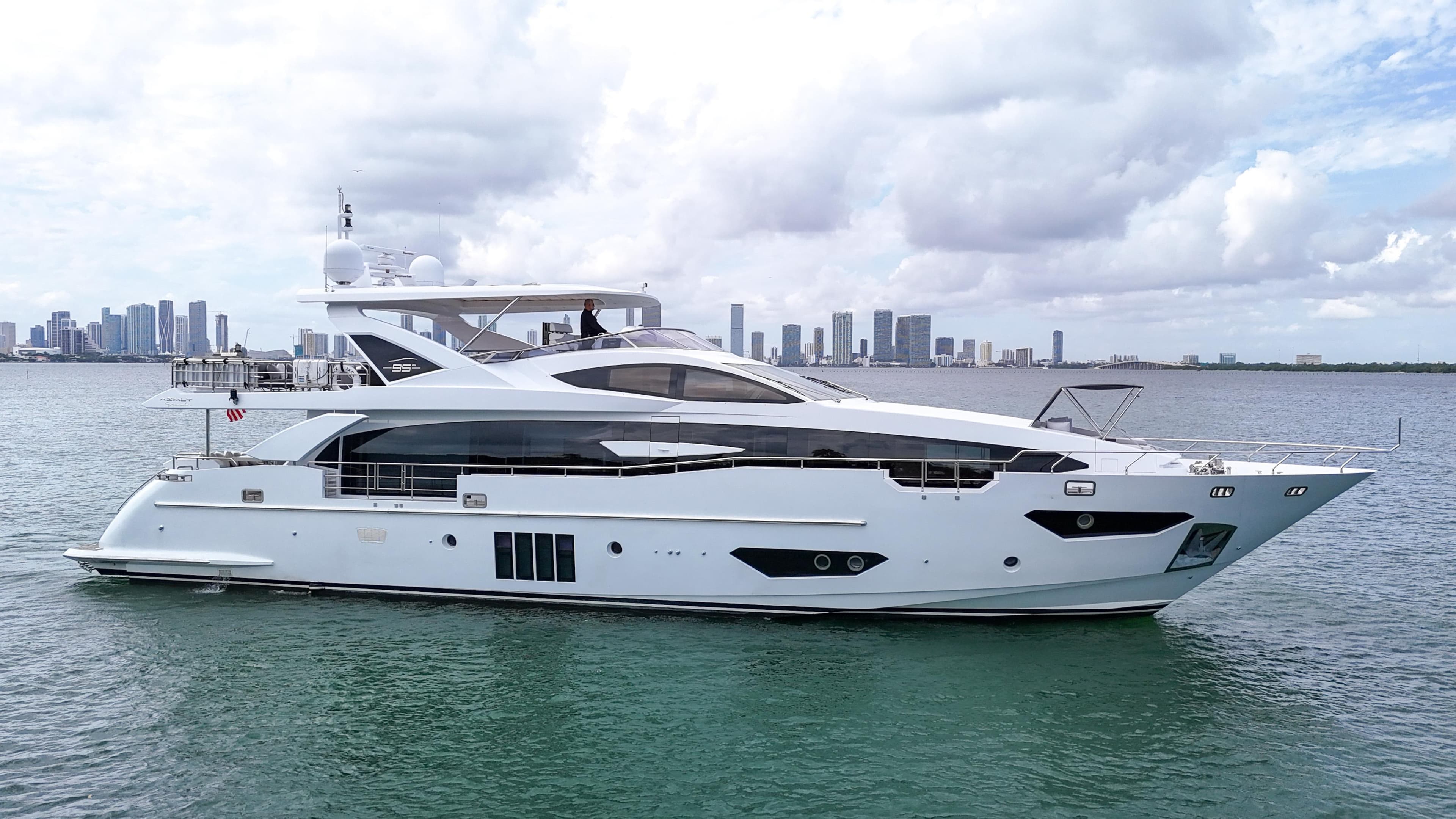 2017 Azimut Grande 30 Metri a la venta en Miami-Dade County, Florida Flybridge 2