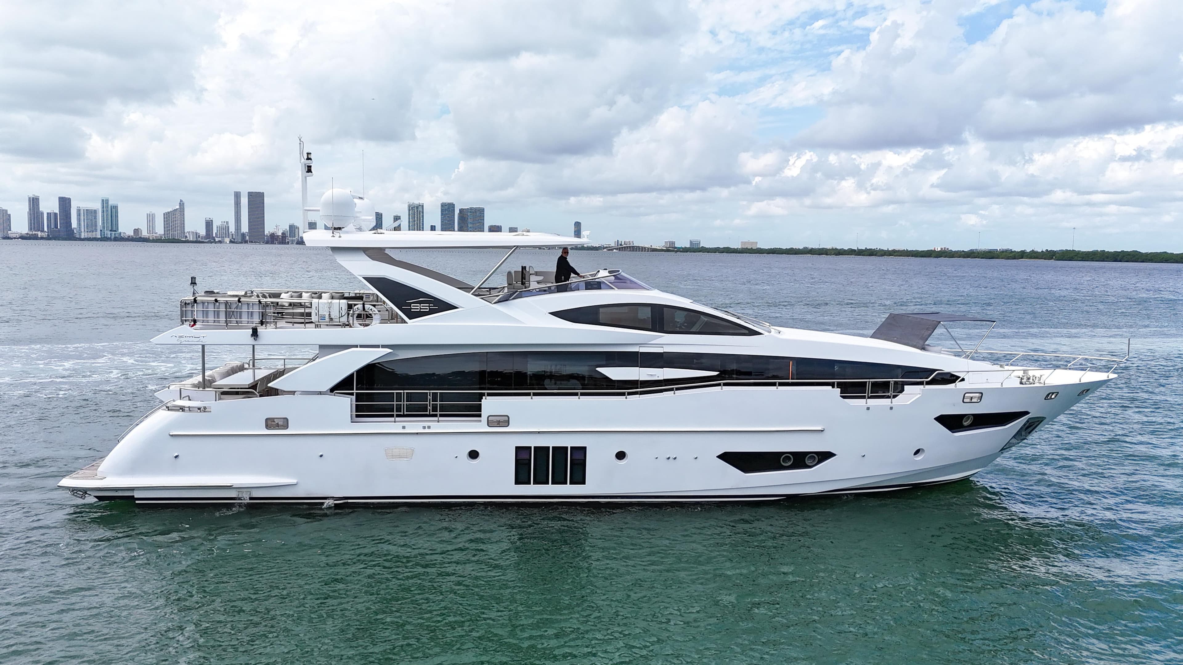 2017 Azimut Grande 30 Metri a la venta en Miami-Dade County, Florida Flybridge 3