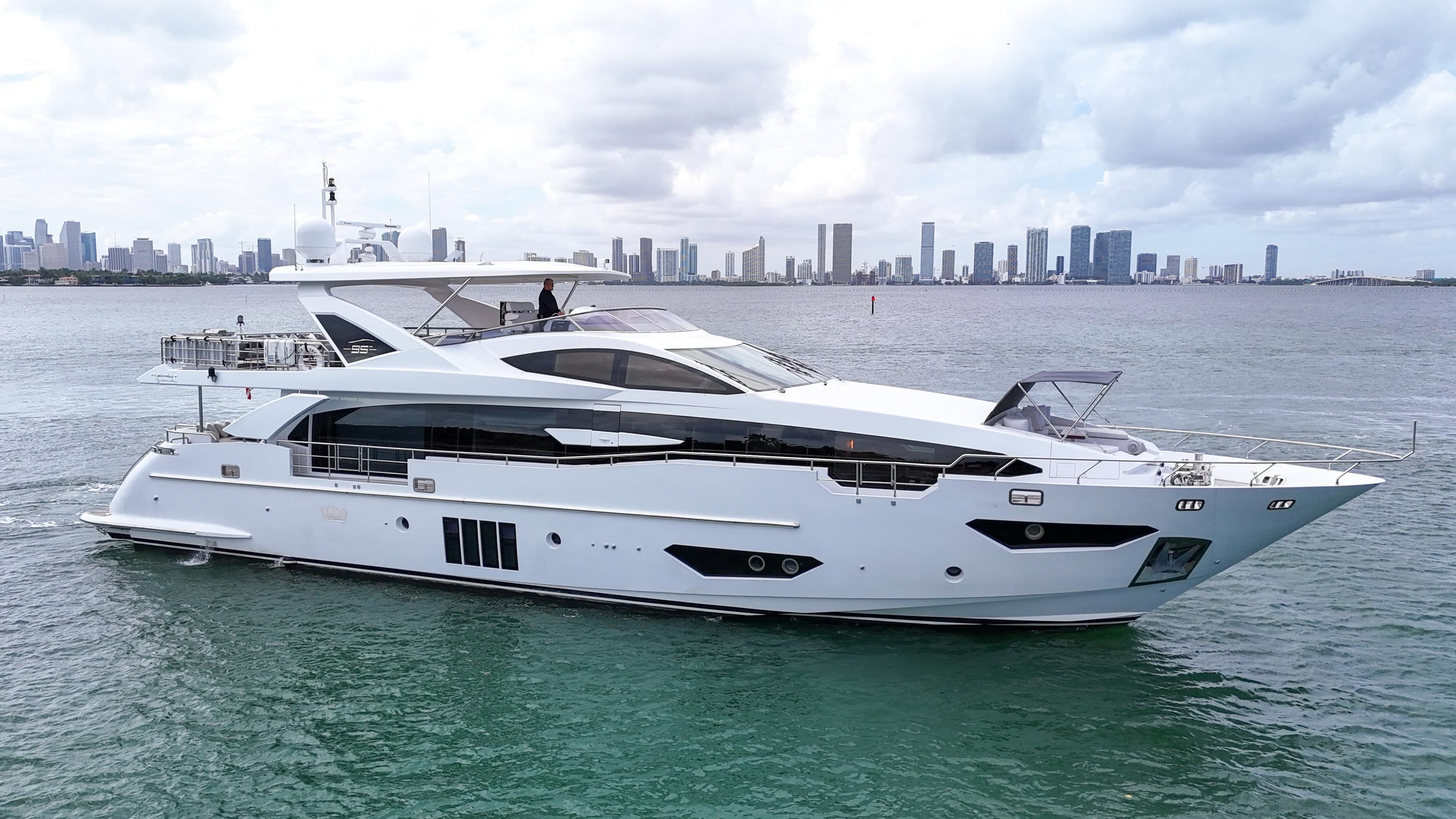 2017 Azimut Grande 30 Metri a la venta en Miami-Dade County, Florida Flybridge 4