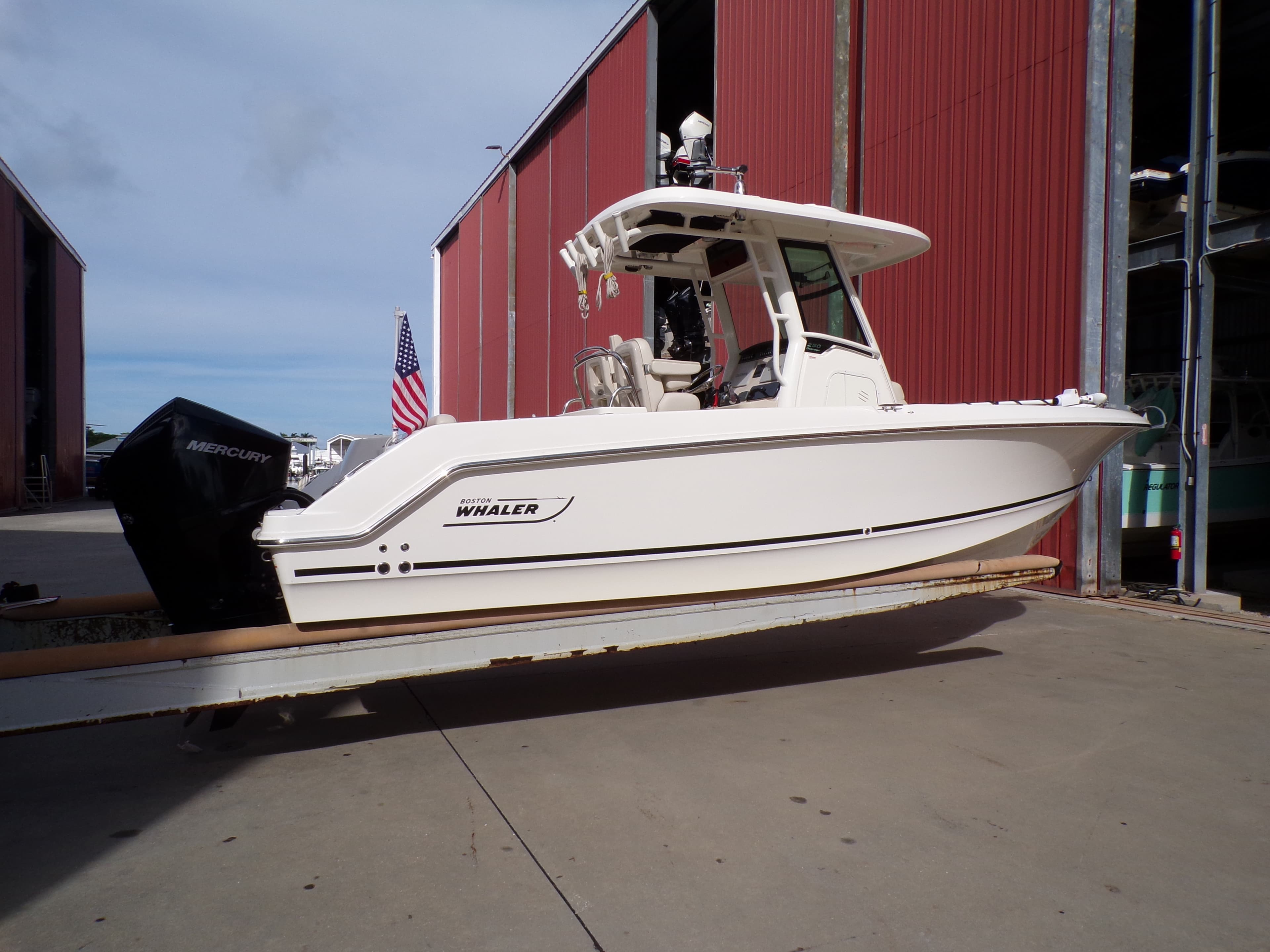 2019 Boston Whaler 250 Outrage zum Verkauf in Naples, FL Center Console 4