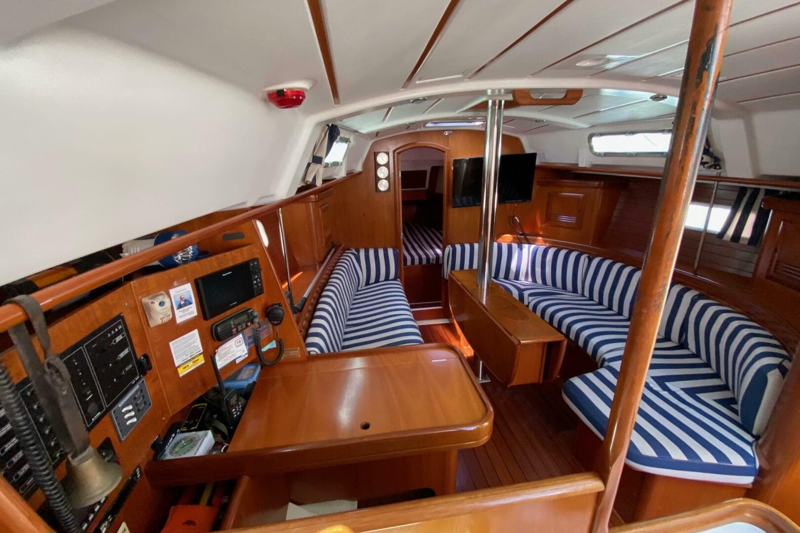 2001 Beneteau Oceanis Clipper 361 for Sale in Portsmouth, Rhode Island Monohull 5