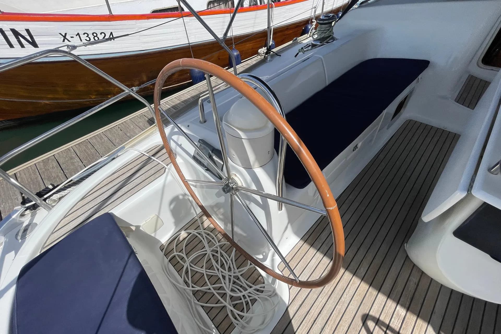 2003 Jeanneau Sun Odyssey 43 for Sale in Portimão, PT Sloop 4