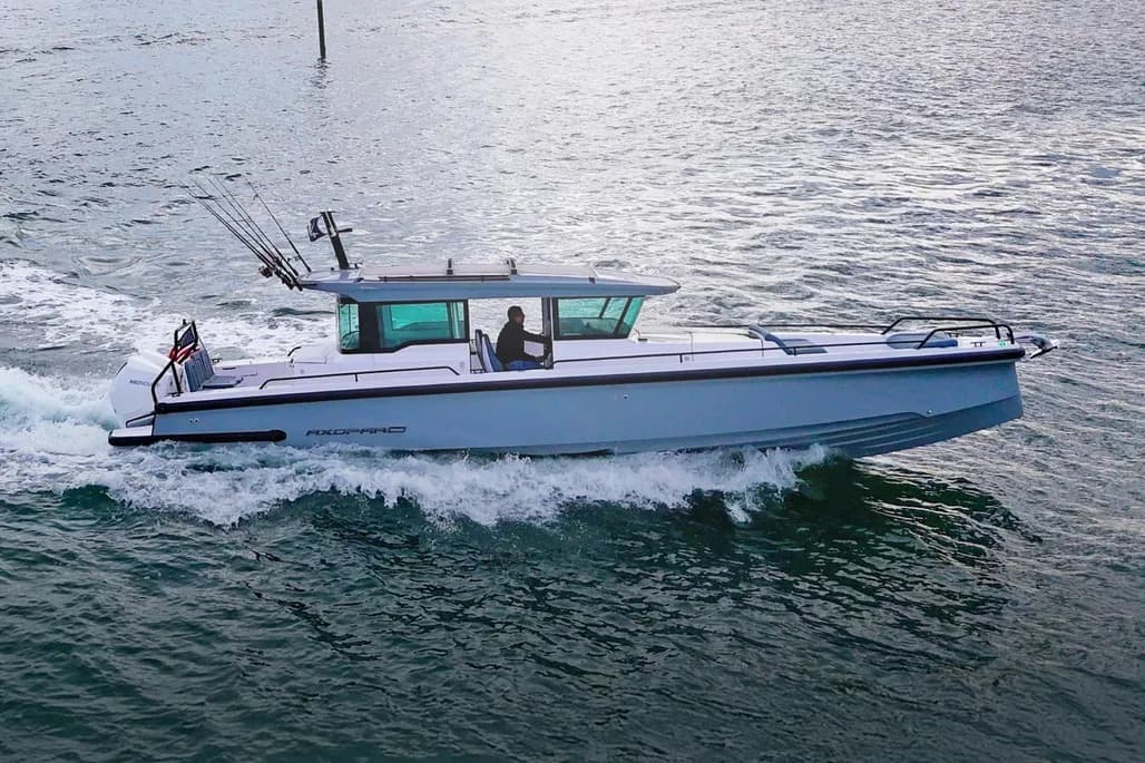 2023 Axopar 37 XC Cross Cabin zum Verkauf in Miami, Florida Center Console