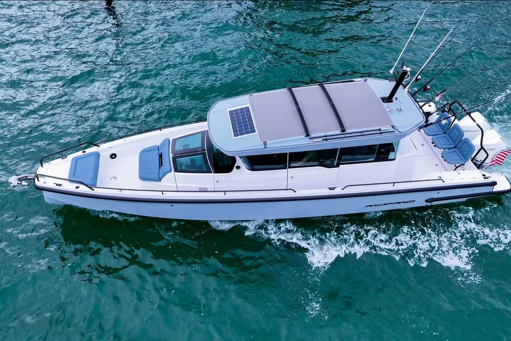 2023 Axopar 37 XC Cross Cabin zum Verkauf in Miami, Florida Center Console 4