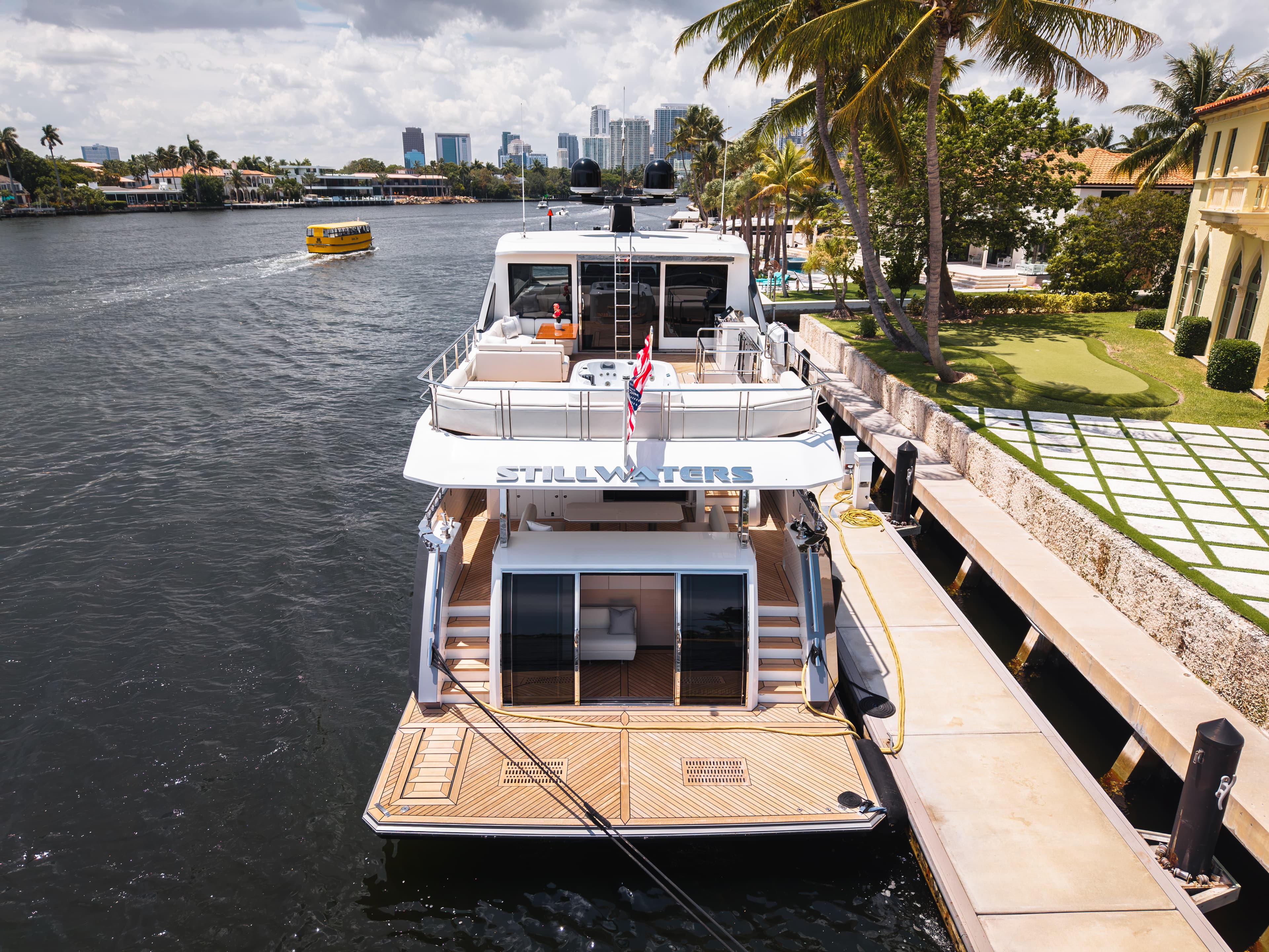 2025 Ocean Alexander 27R zum Verkauf in Fort Lauderdale, FL Flybridge 3