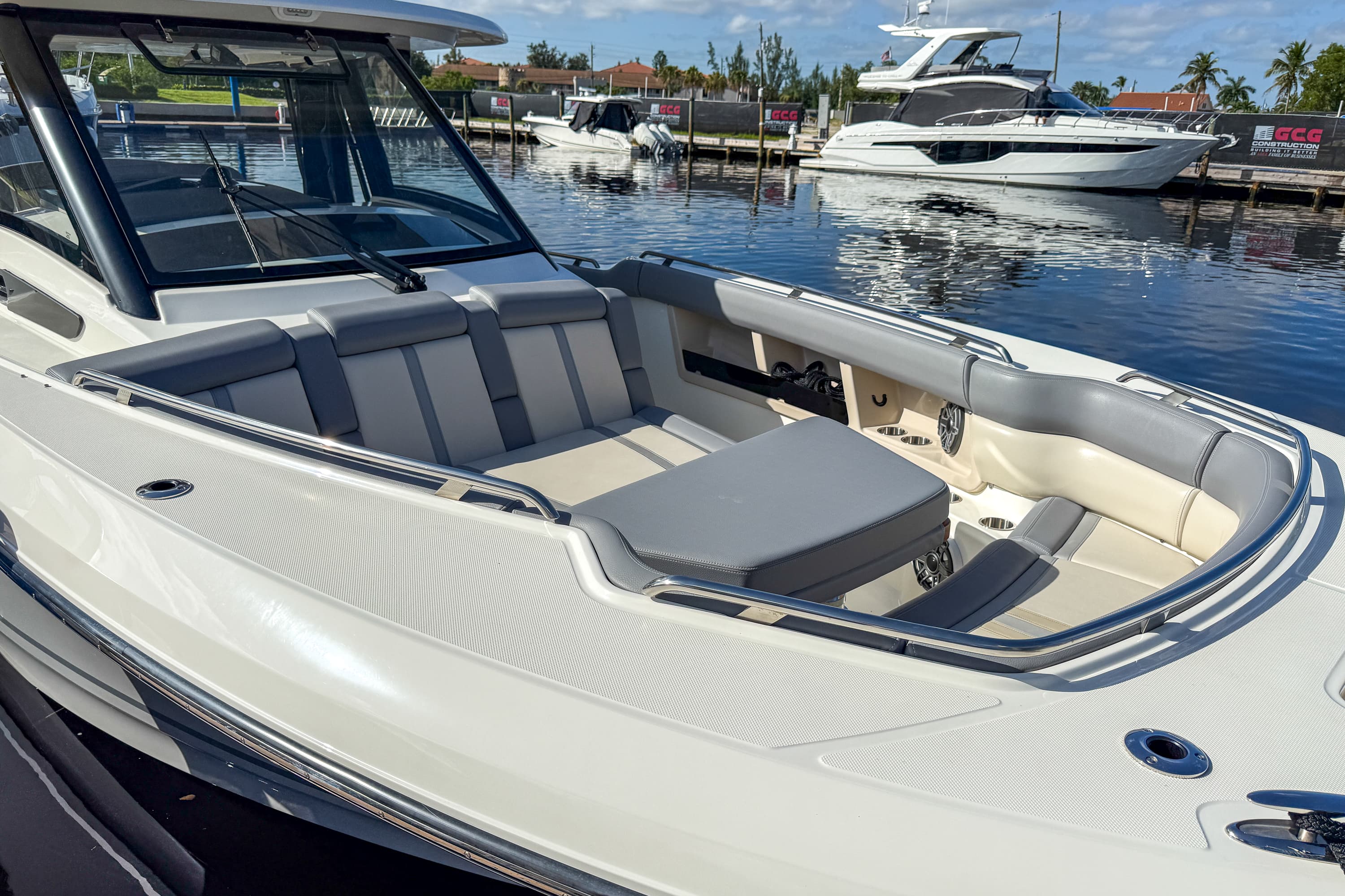 2025 Boston Whaler 350 Realm zum Verkauf in Fort Myers, FL Bowrider 3