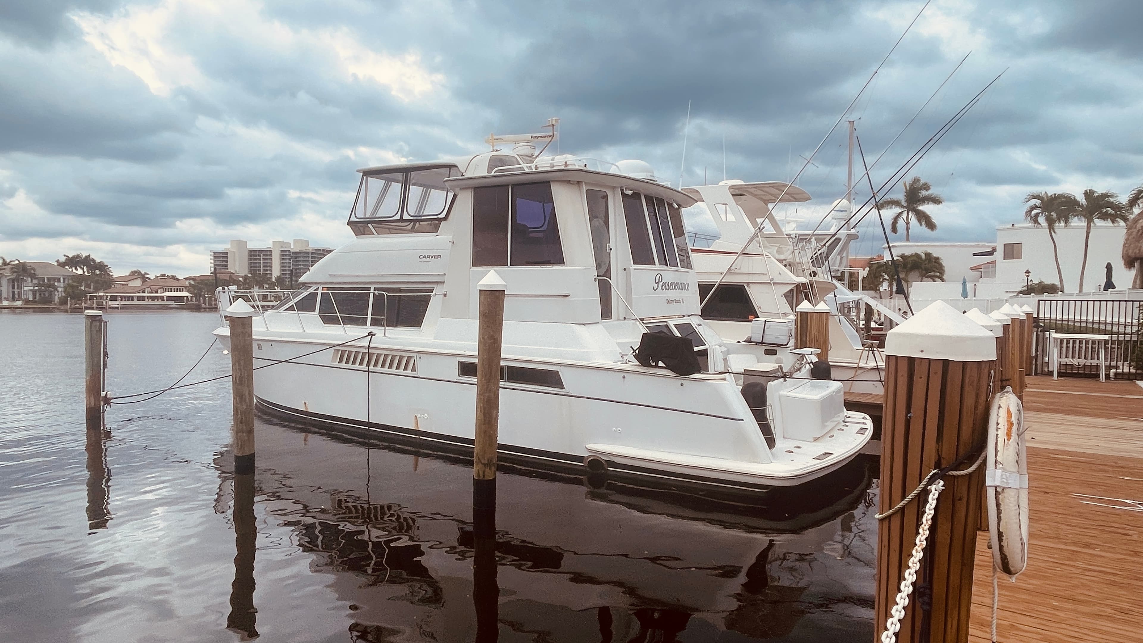 1997 Carver 500 Cockpit MY for Sale in Delray Beach, FL Aft Cabin