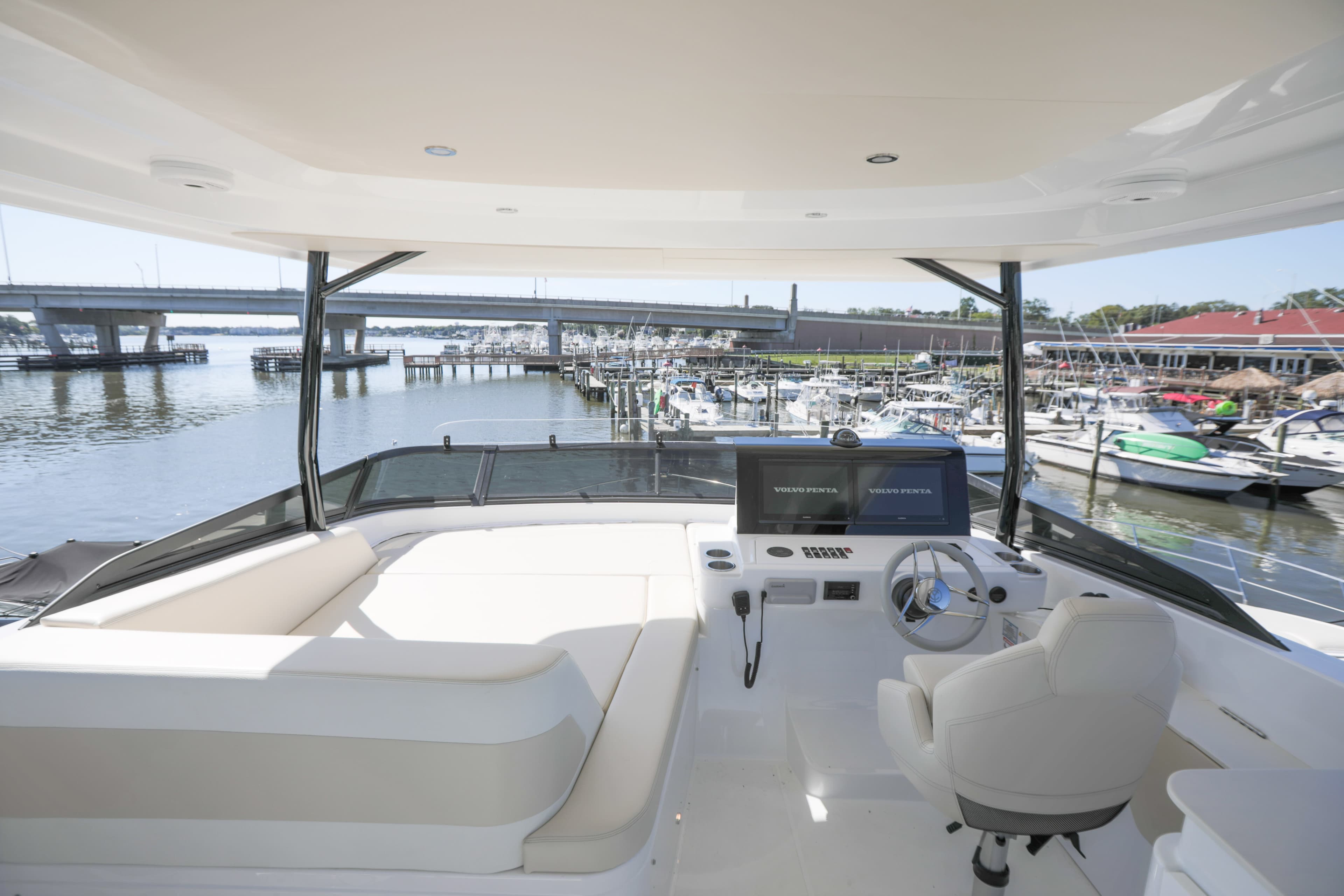 2027 Cruisers Yachts 50 FLY à vendre à Brick Township, New Jersey Motor Yacht 3