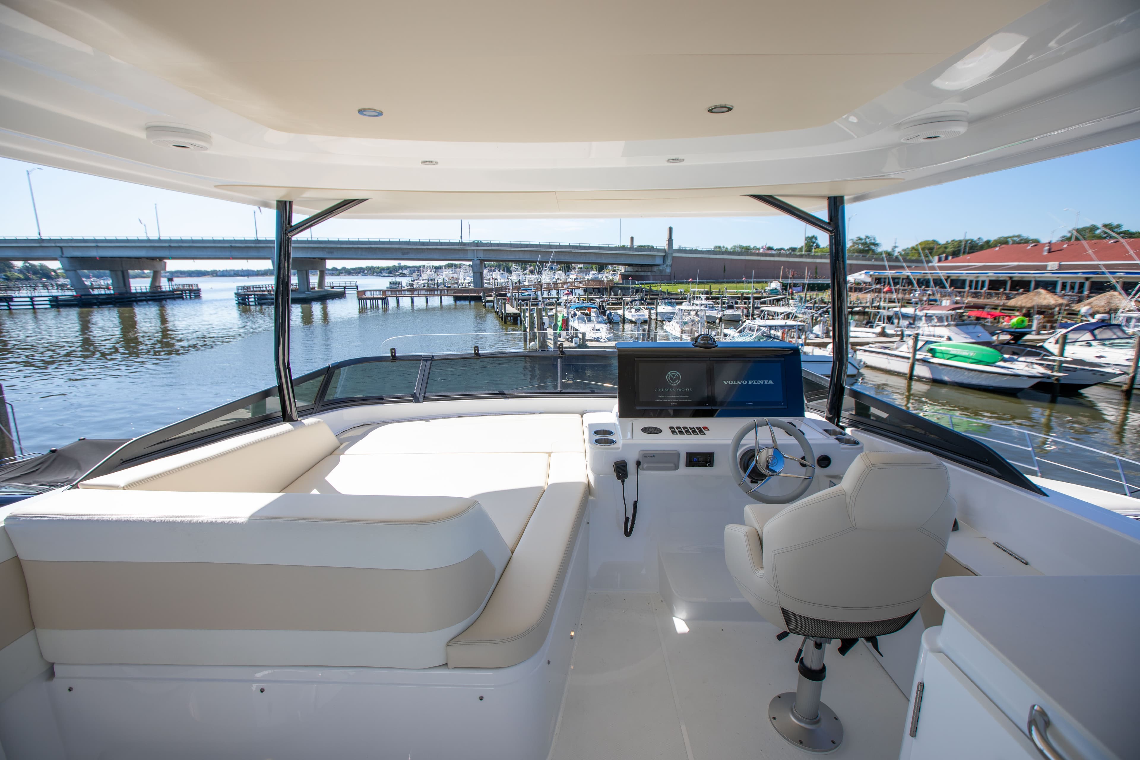 2027 Cruisers Yachts 50 FLY à vendre à Brick Township, New Jersey Motor Yacht 4