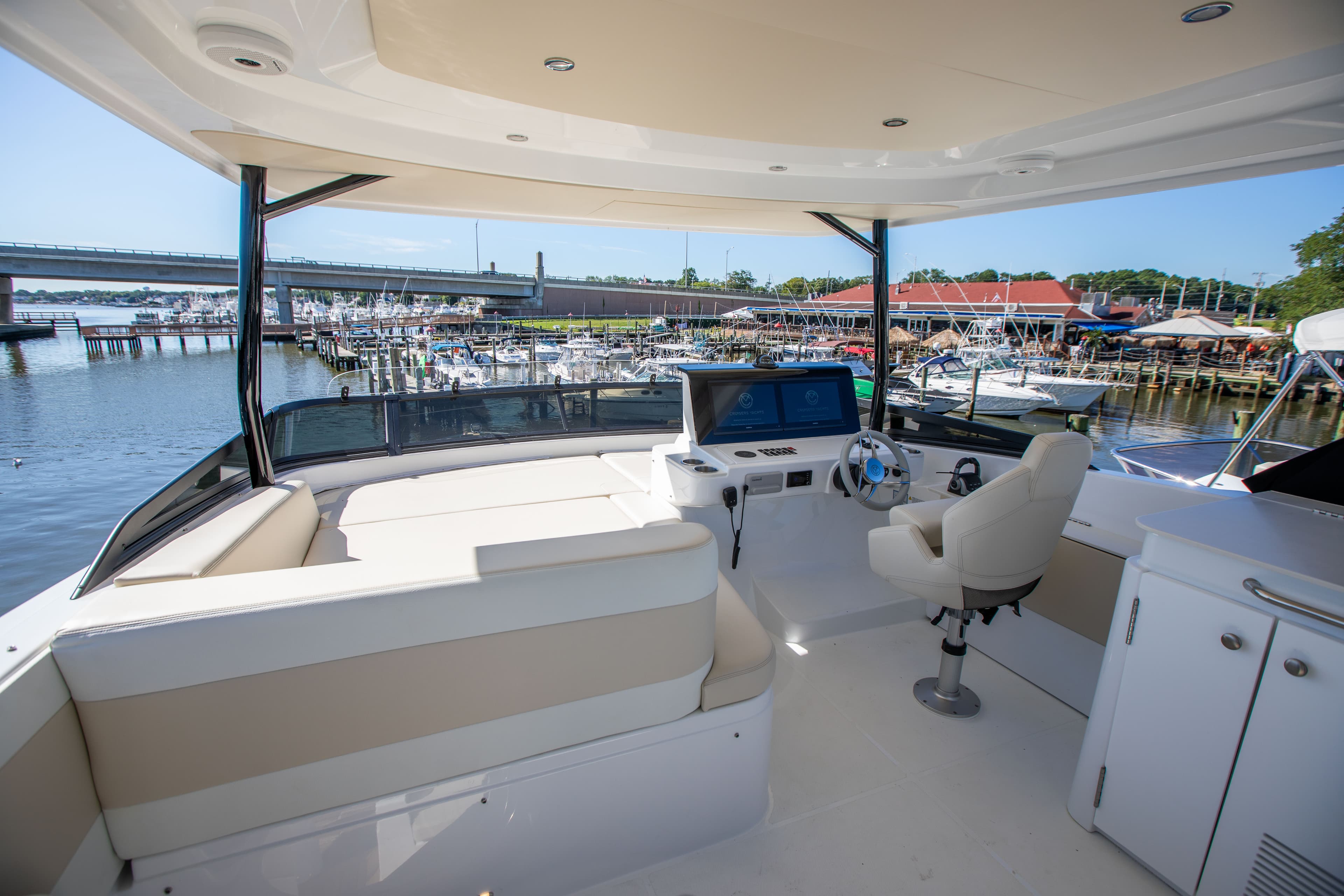 2027 Cruisers Yachts 50 FLY à vendre à Brick Township, New Jersey Motor Yacht 5