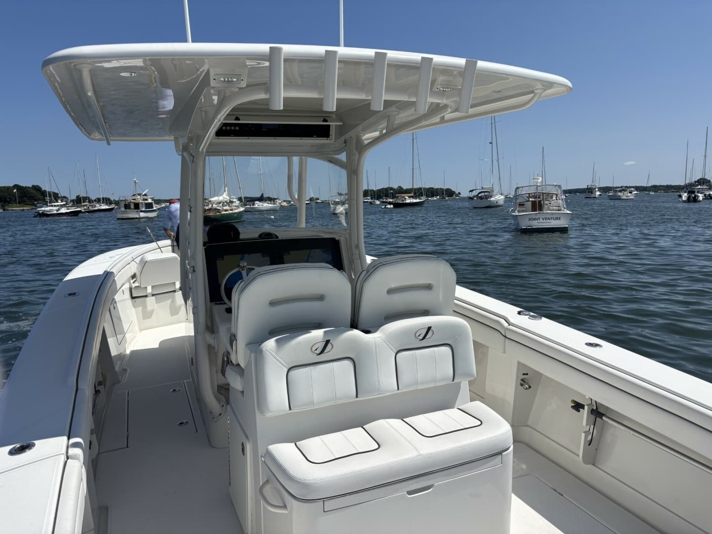 2018 Jupiter 34 zum Verkauf in Marion, Massachusetts Center Console 4
