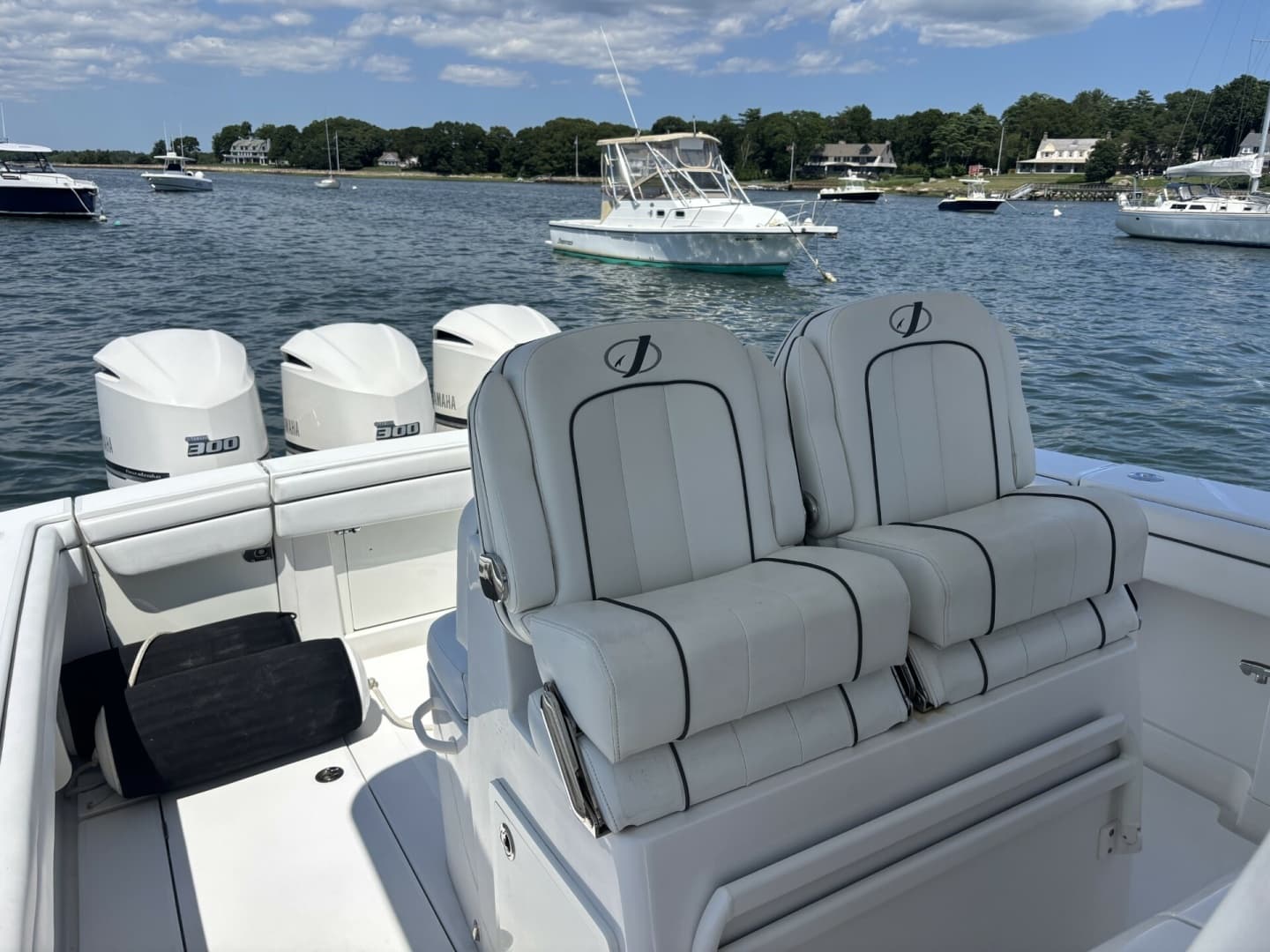2018 Jupiter 34 zum Verkauf in Marion, Massachusetts Center Console 5