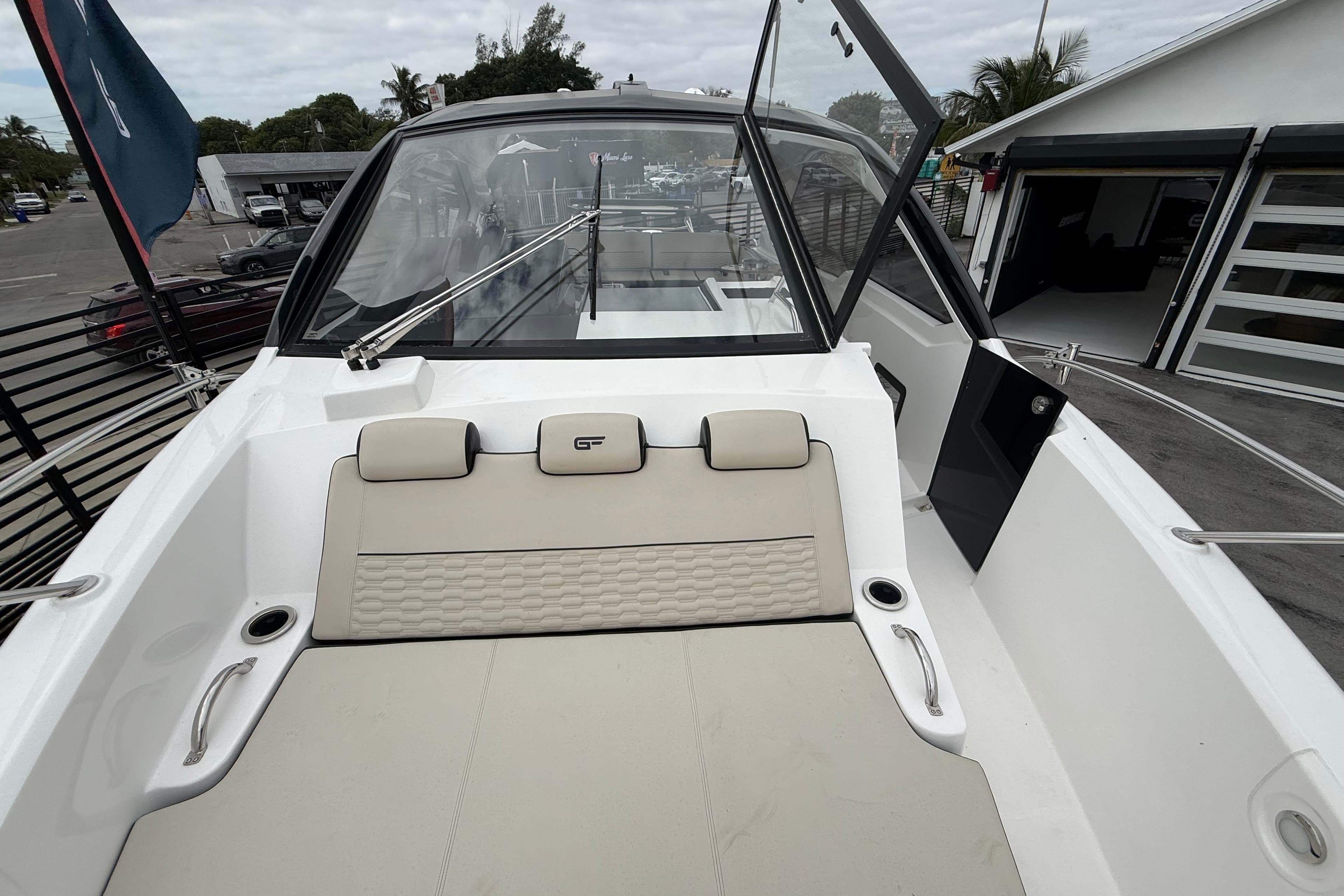 2026 Granfort Boats USA 37 GTX in vendita a Miami, Florida Express Cruiser 5