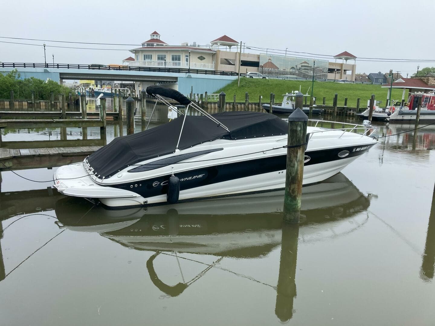 2011 Crownline 286 SC zum Verkauf in Chesapeake Beach, Maryland Cuddy Cabin 2