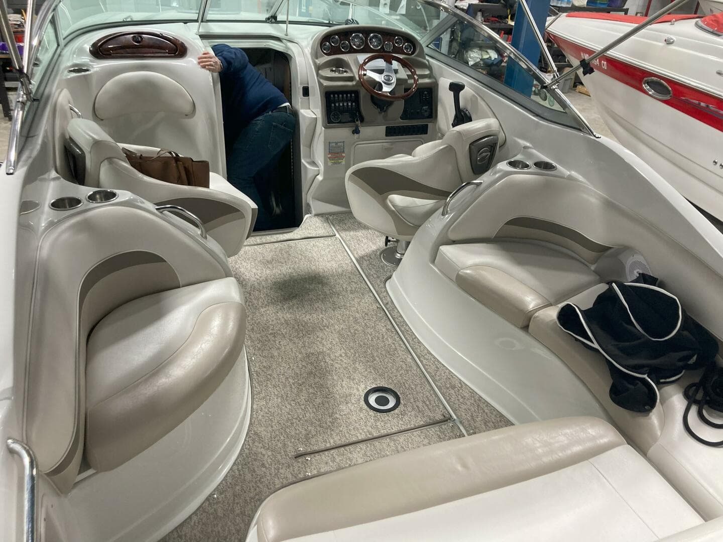 2011 Crownline 286 SC zum Verkauf in Chesapeake Beach, Maryland Cuddy Cabin 4